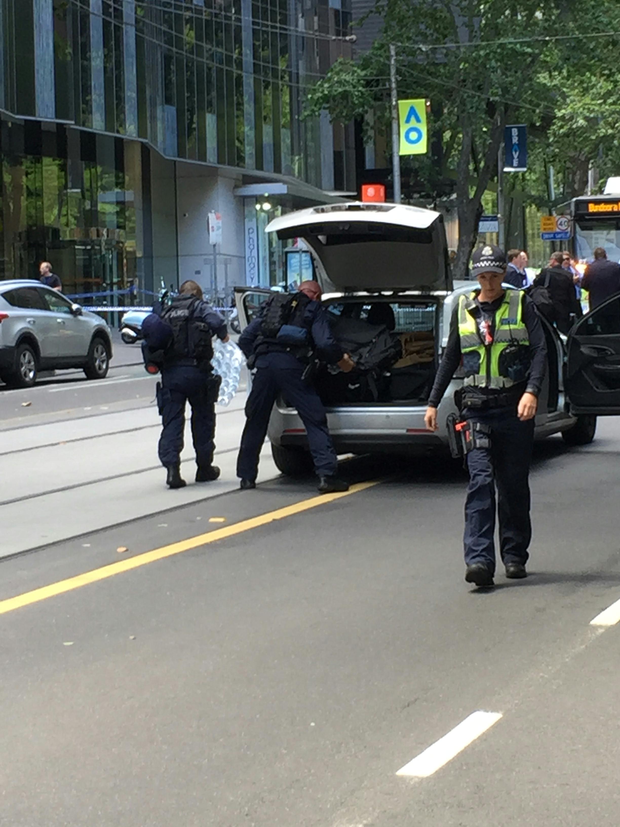 Полиция на мястото в Мелбърн, Австралия, където кола се вряза в пешеходци