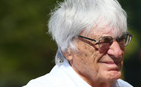86-годишният британец управлява най-престижната автомобилна надпревара от 40-години насам