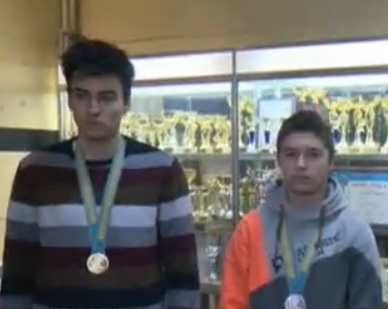 Ученците Кирил и Георги от СМГ, които се завърнаха с медали от олимпиадата в Казахстан