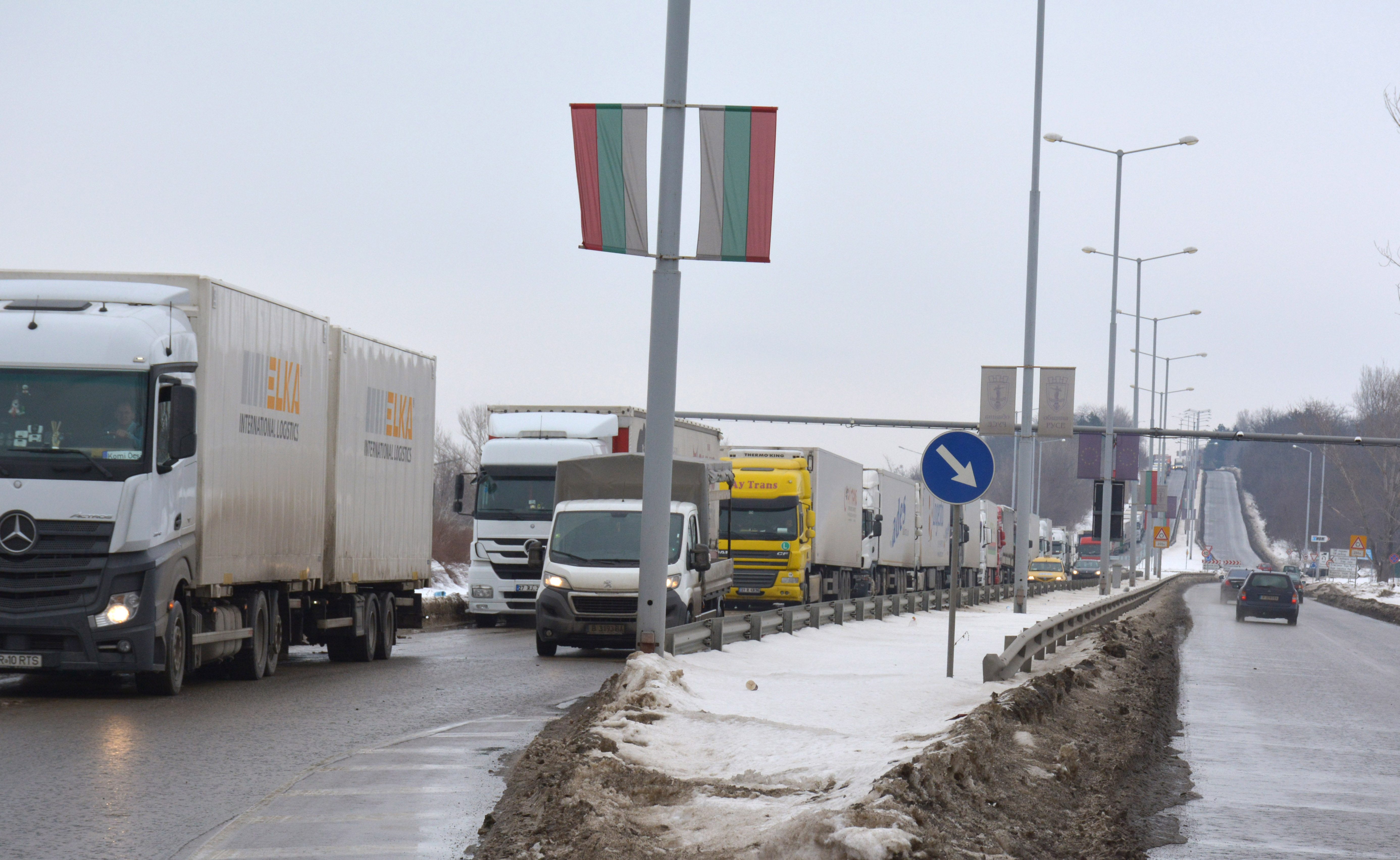 Протестиращи шофьори затвориха Дунав мост 2