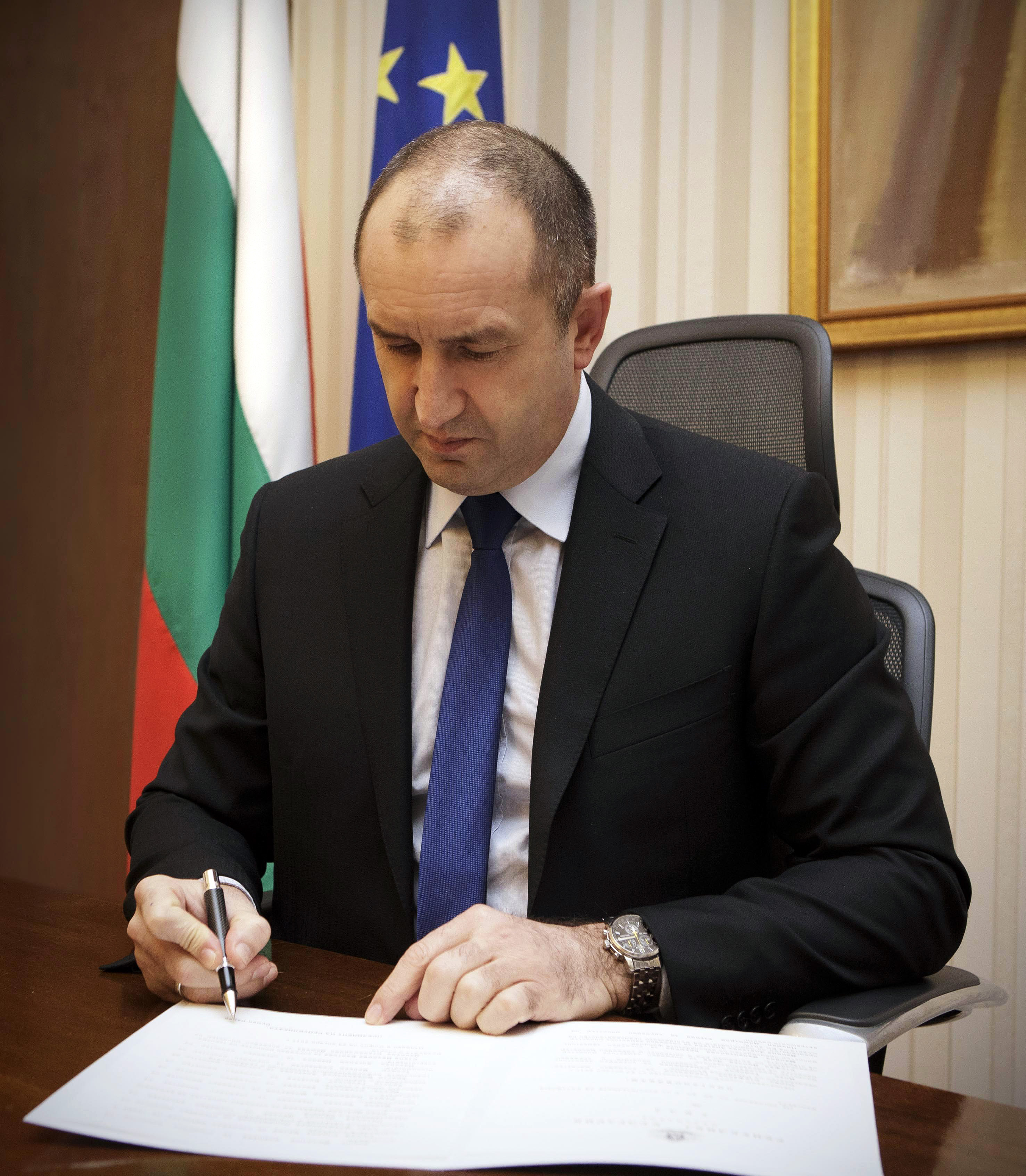 Президентът Радев назначи служебния кабинет