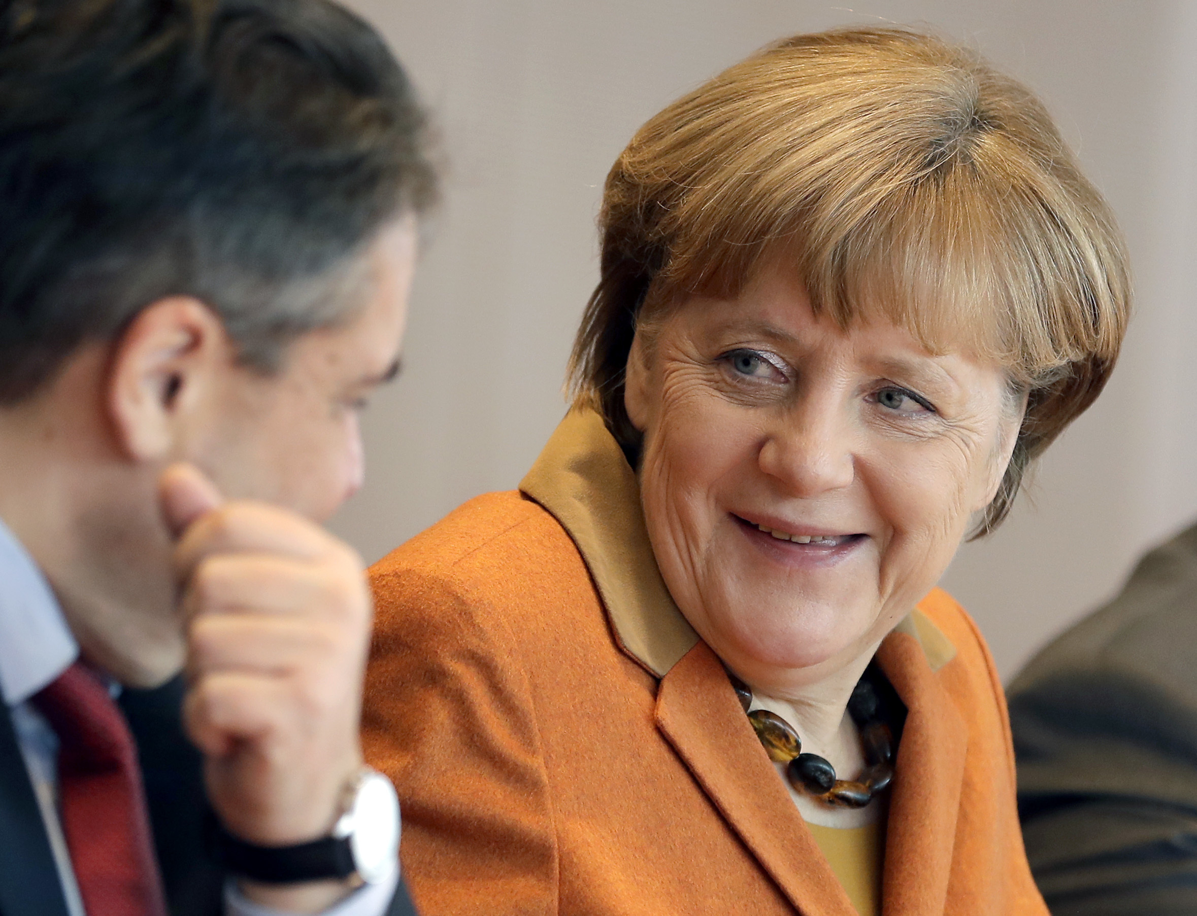 Меркел отвръща на екипа на Тръмп за еврото