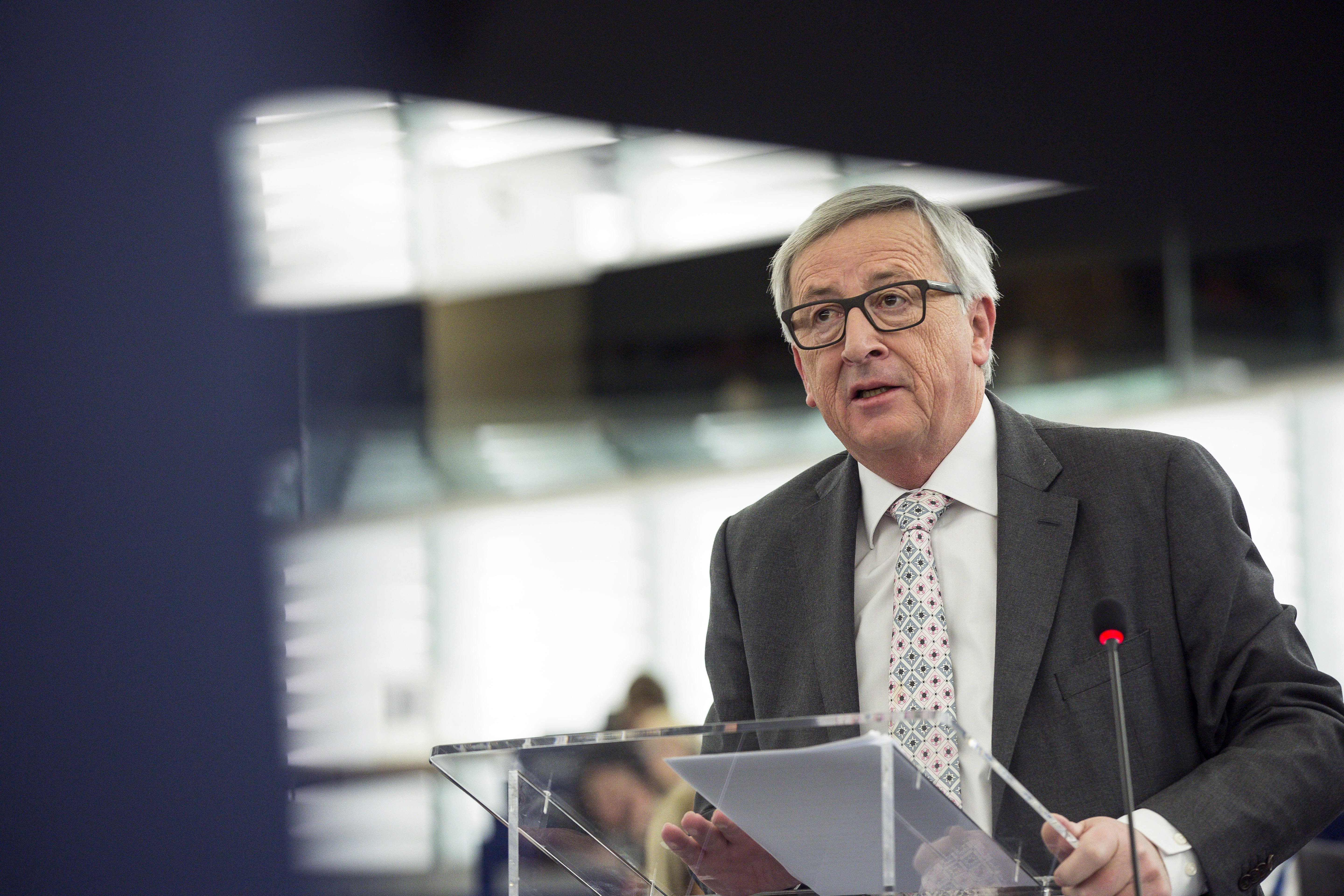 Председателят на Европейската комисия Жан-Клод Юнкер ще представи днес Бяла книга за развитието на ЕС след Брекзита
