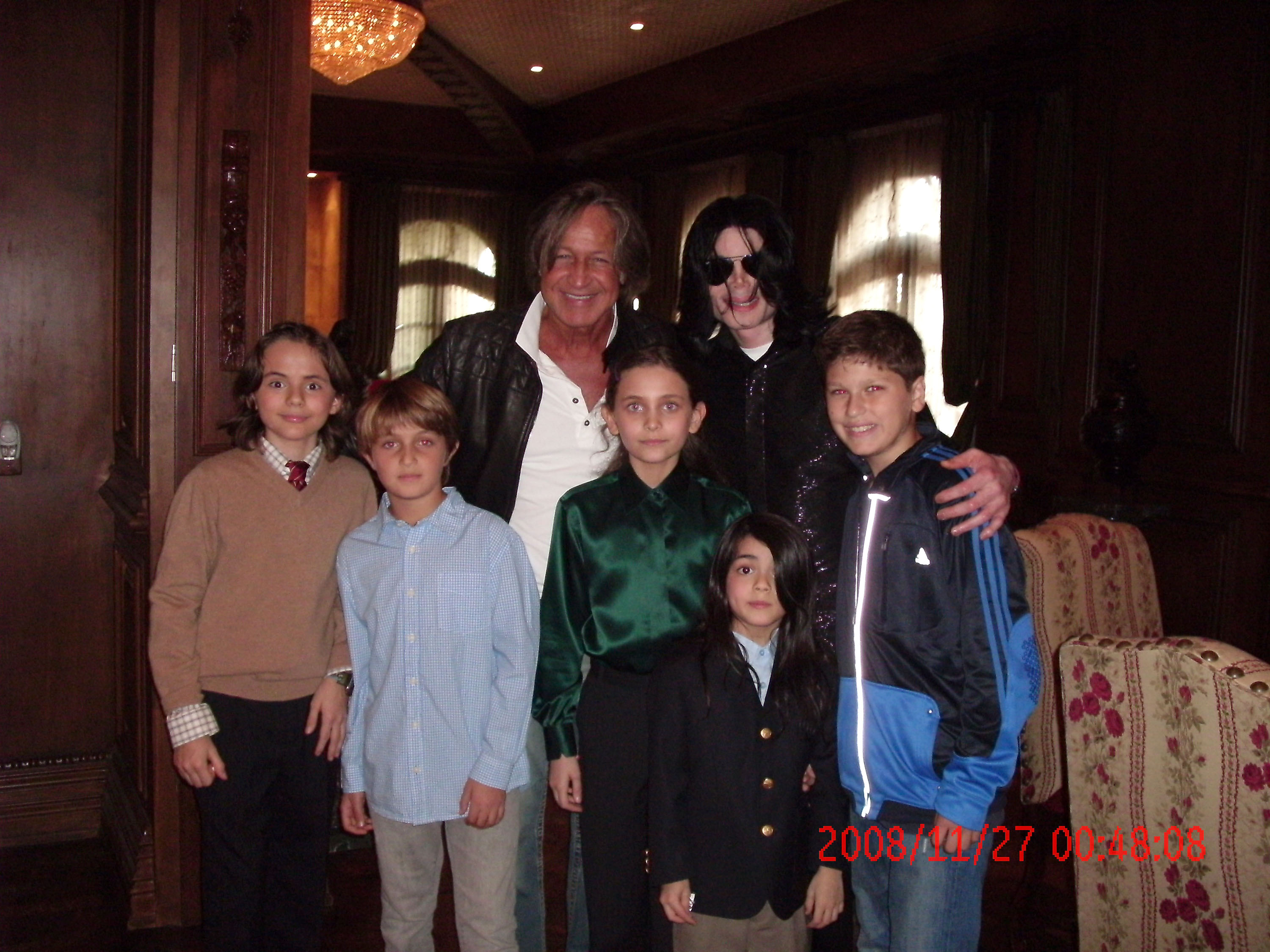 Майкъл Джексън със строителния предприемач Мохамед Хадид и децата им