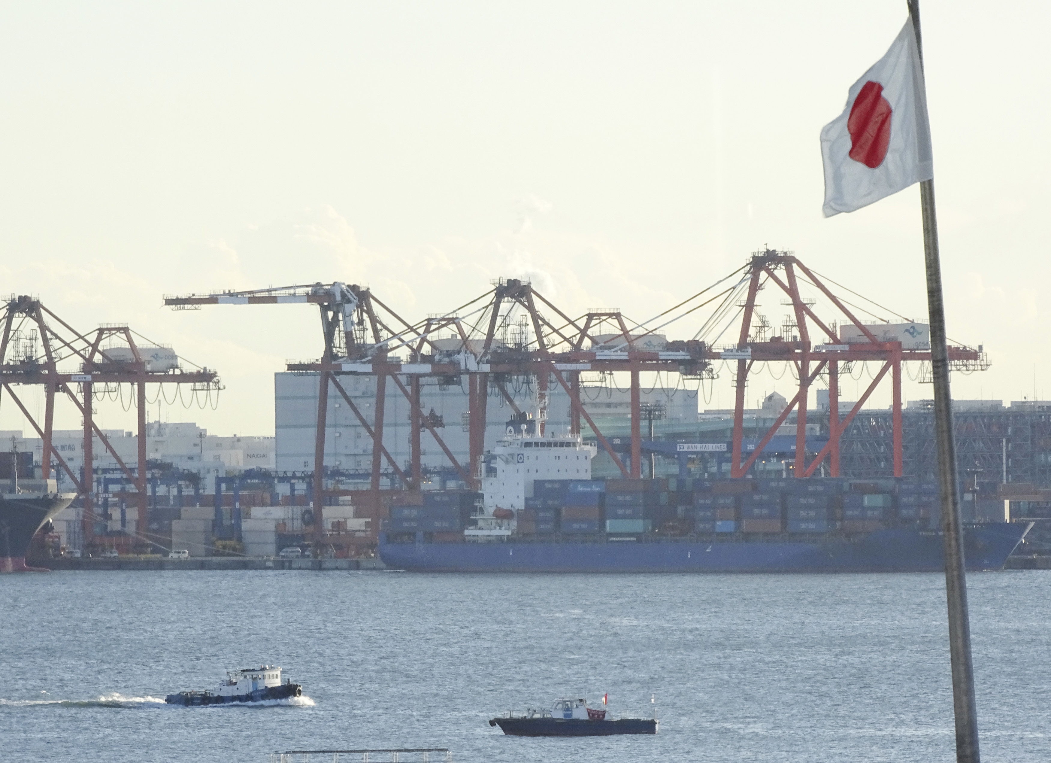 Контейнерният терминал на пристанището в Токио. Япония се надява да засили търговските си връзки със САЩ