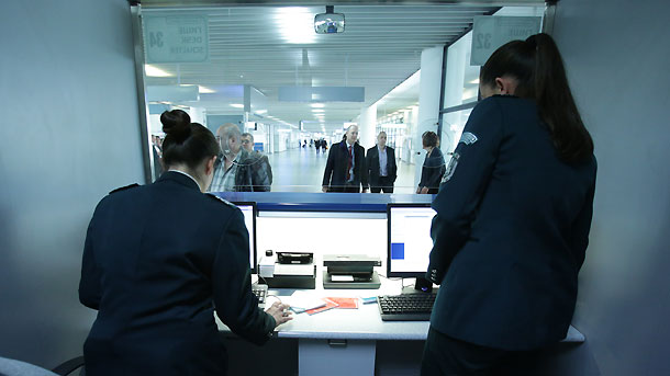 НСИ: Поредно увеличение на пътуванията на българи зад граница и на посещенията на чужденци у нас