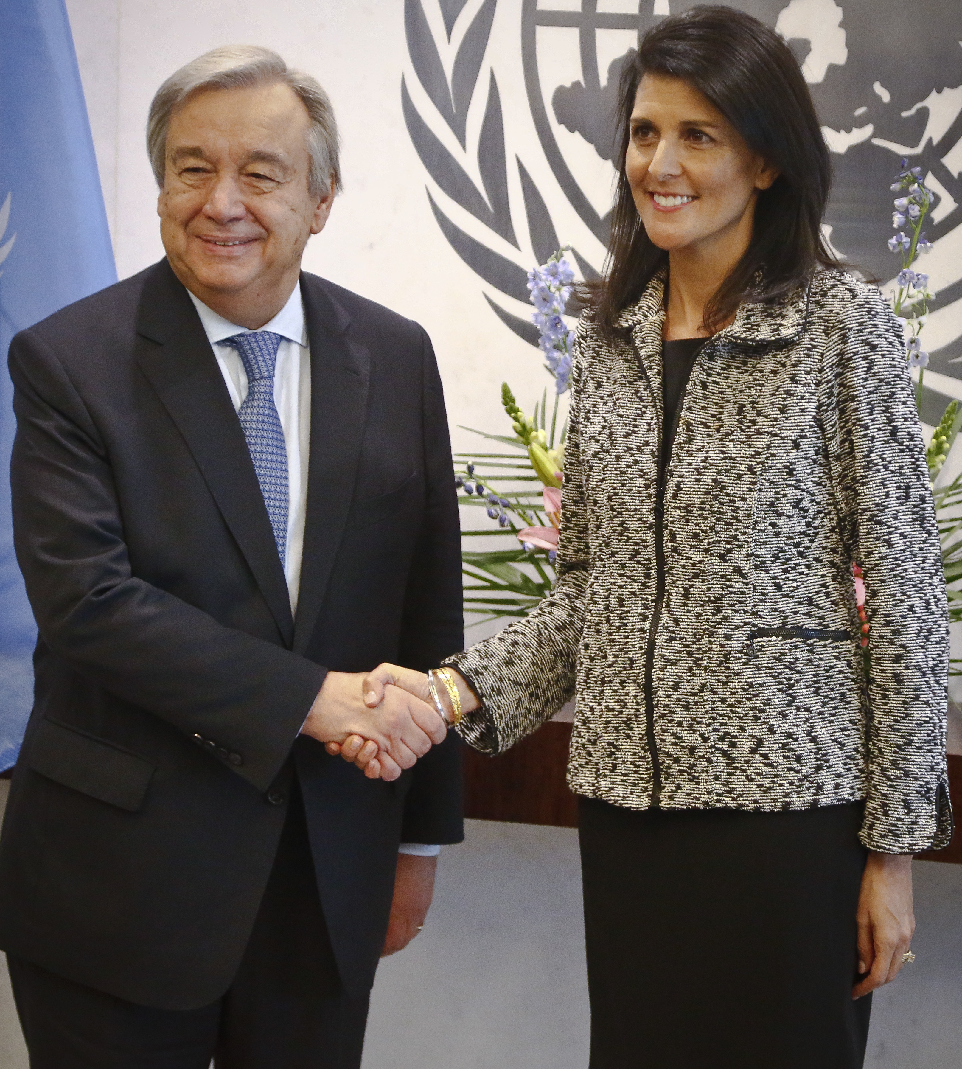 Генералният секретар на ООН Антонио Гутериш посреща новия американски представител Ники Хейли