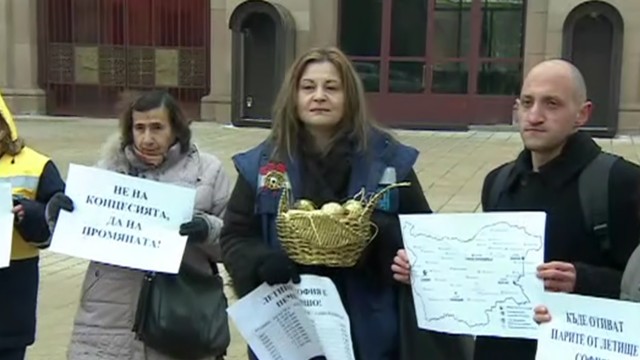 Летище София: Протестиращите се страхуват за облагите си