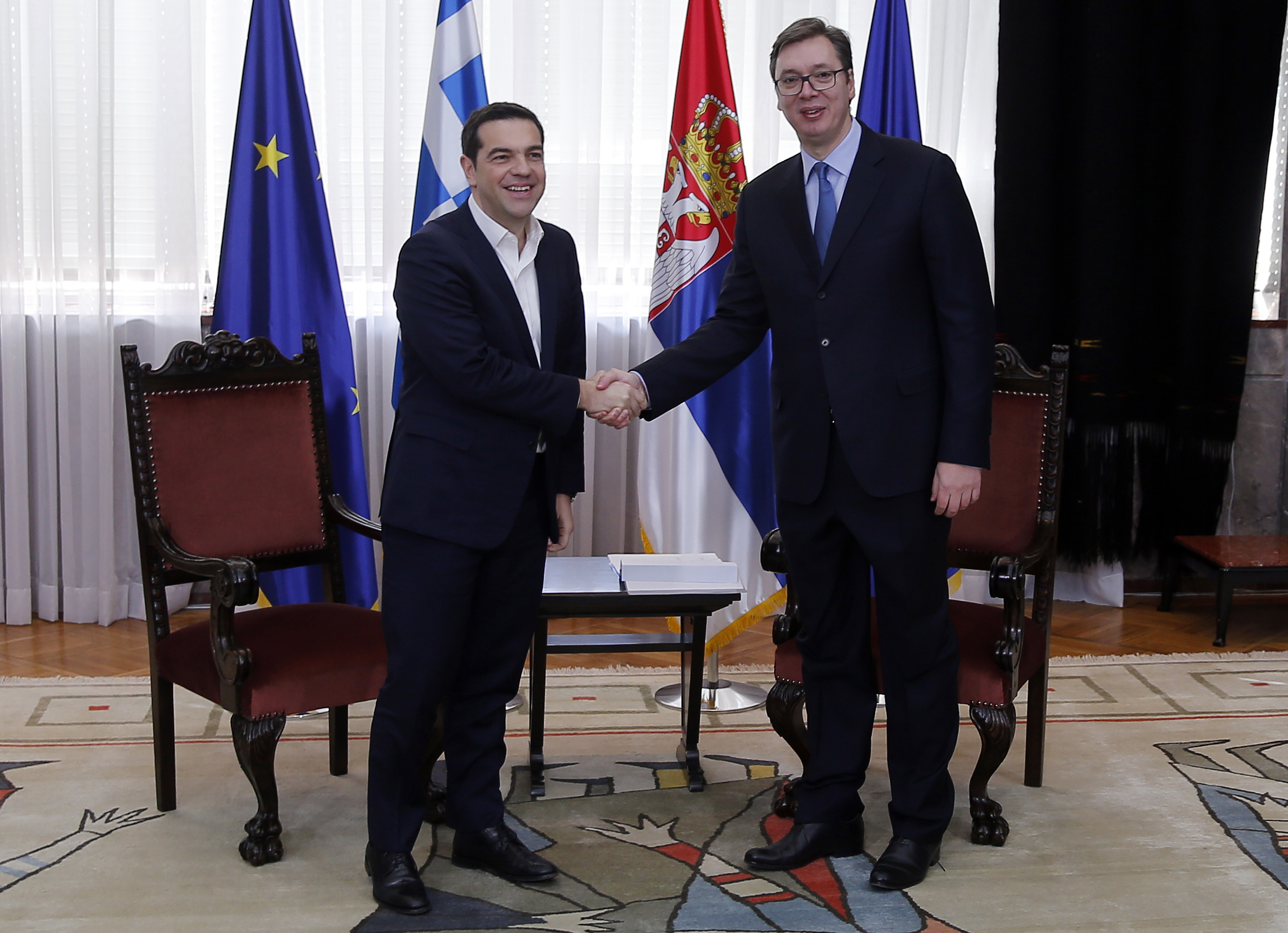 Гръцкият премиер Алексис Ципрас /вляво/ и сръбският му колега Александър Вучич по време на срещата им в Белград