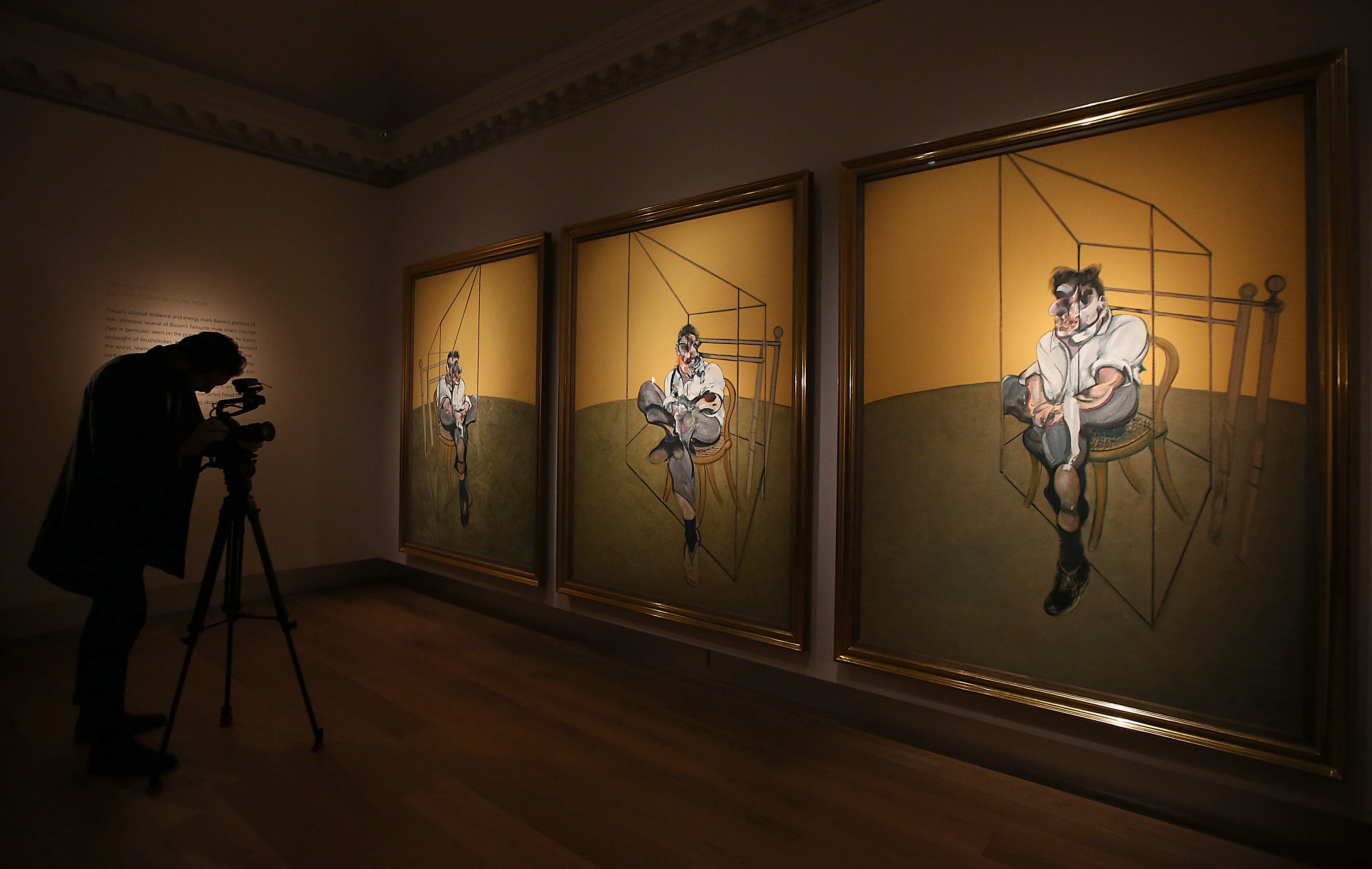 Едното от най-известните произведения на Франсис Бейкън триптих ”Три студии на Лушън Фройд”