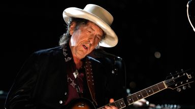 Боб Дилън издава кавъри на Франк Синатра в троен албум