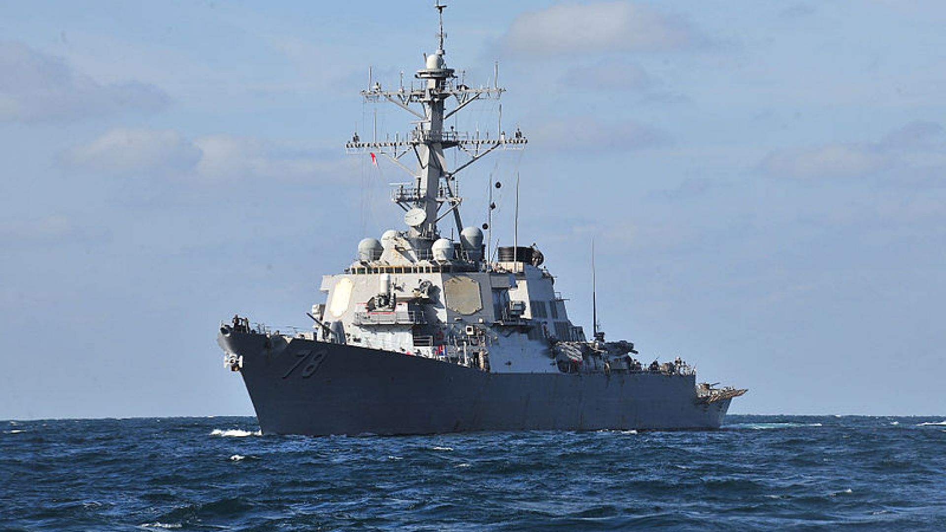 Руският Черноморски флот започна проследяване на американски ескадрен миноносец