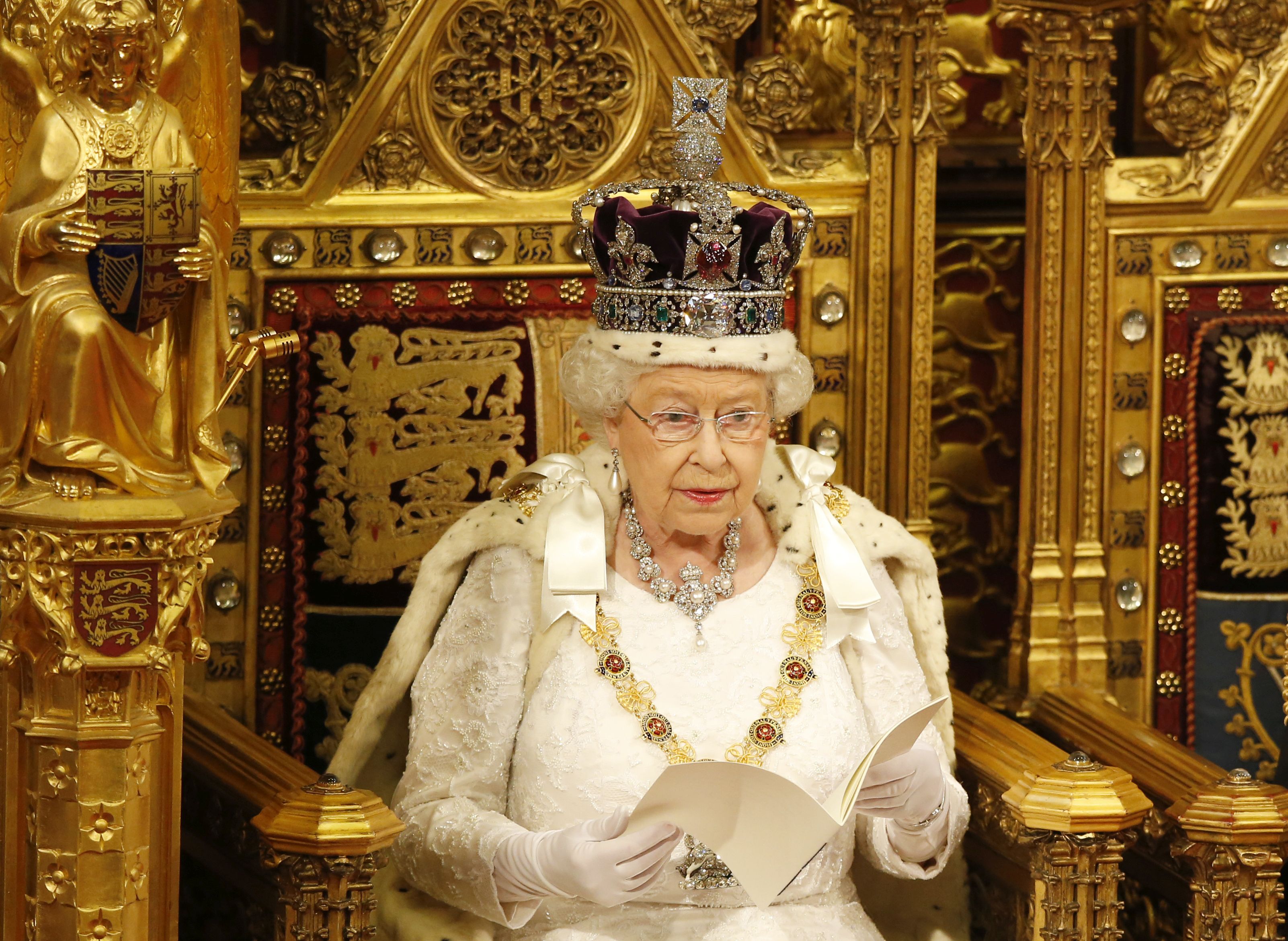 С подписа на кралица Елизабет Втора законът за стартиране на Брекзит влезе в сила