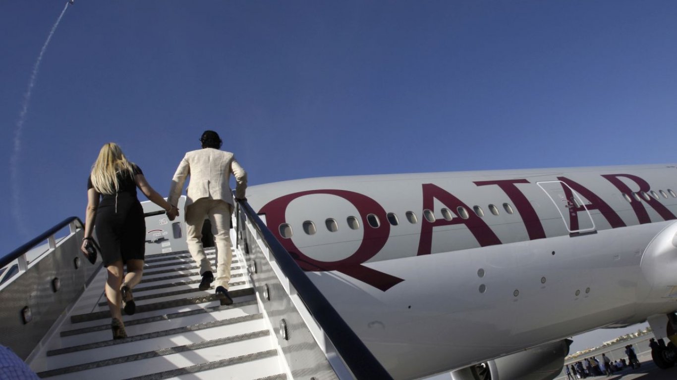 Пътнички, подложени на "инвазивни гинекологични прегледи", съдят "Катар Еъруейс" и летище