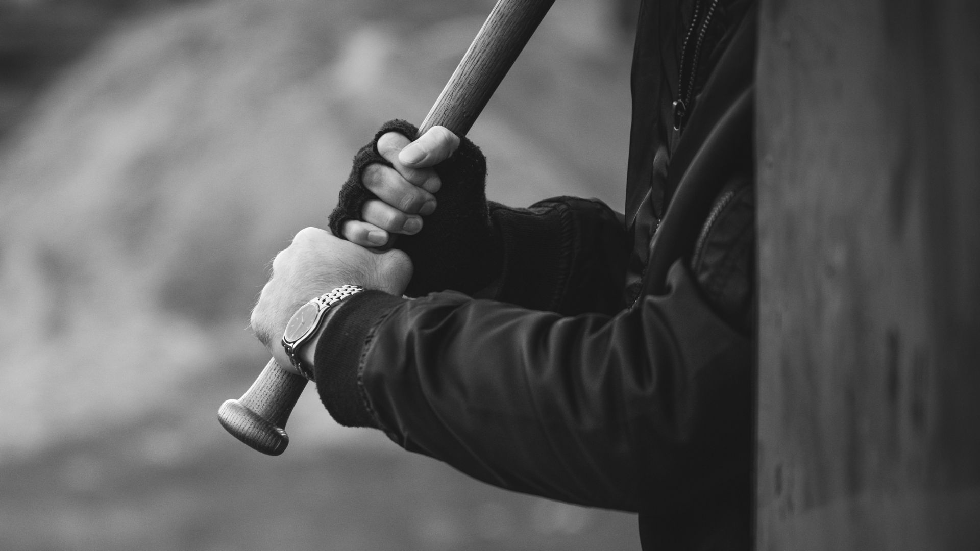 65 годишен мъж бе пребит с бухалка за да бъде ограбен