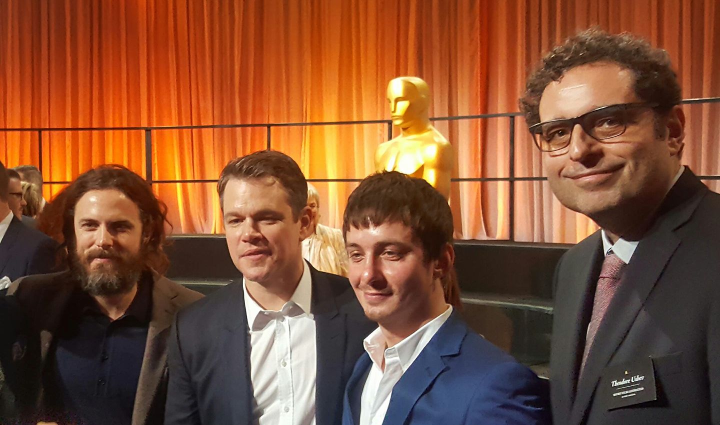 Теодор Ушев с Кейси Афлек и Мат Деймън на официалния обед на номинираните за Оскар