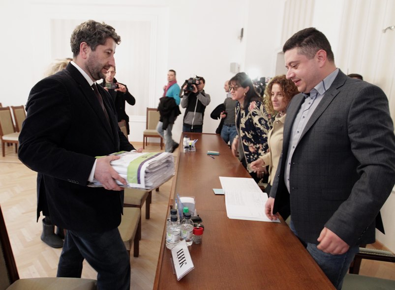 ”Да, България” се регистрира за изборите в последния възможен момент
