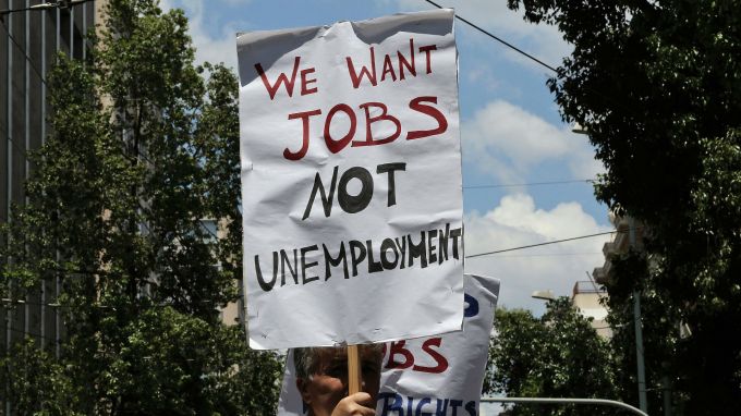 Рязко понижение на моблите за помощите при безработица в САЩ до 234 хиляди