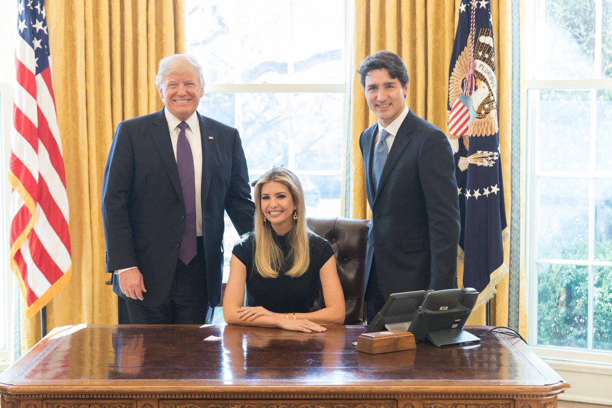 Иванка Тръмп в Овалния кабинет с баща си и канадския премиер Джъстин Трюдо
