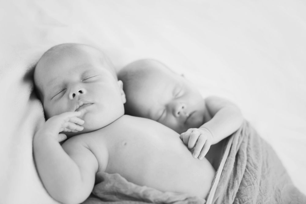 Новородени бебета, близнаци