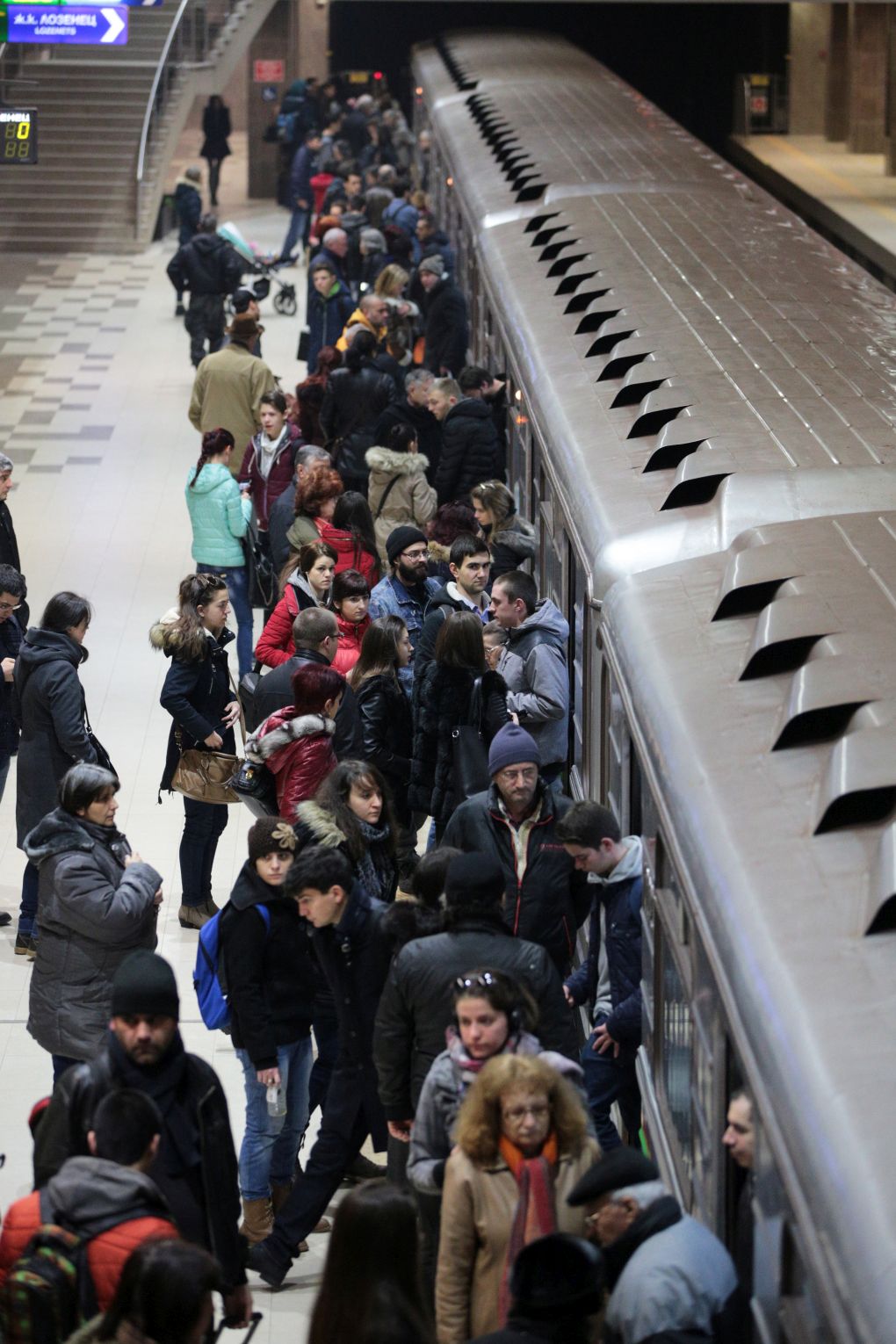 Хиляди хода използват столичното метро