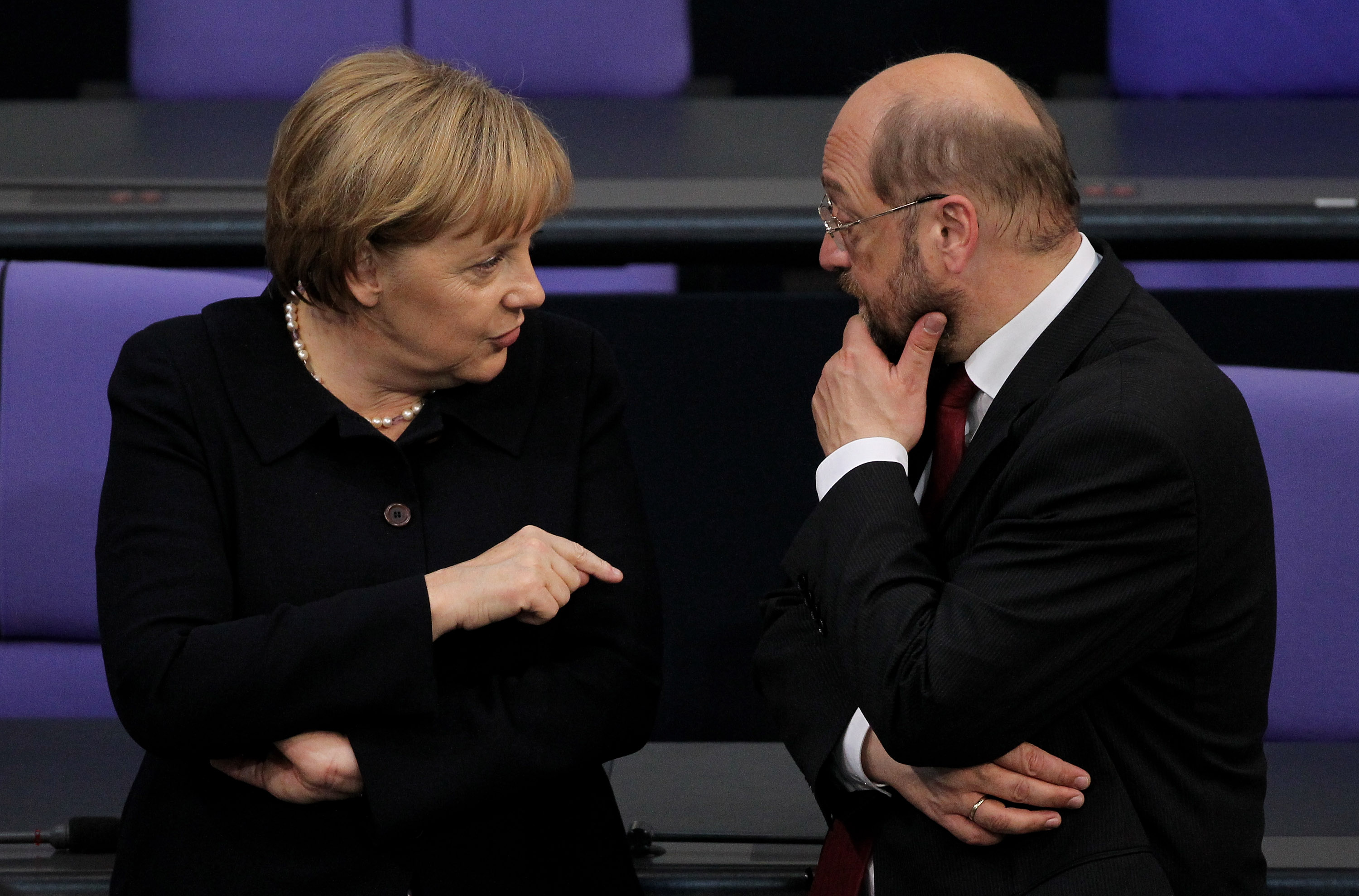 Шулц бие Меркел при избори сега