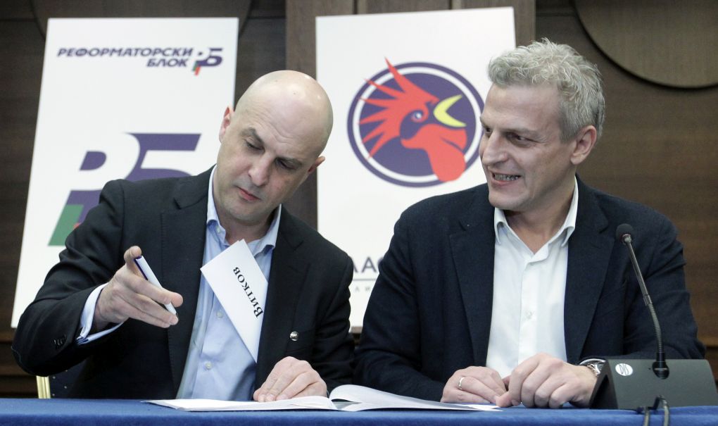 Светльо Витков и Петър Москов подписват споразумението