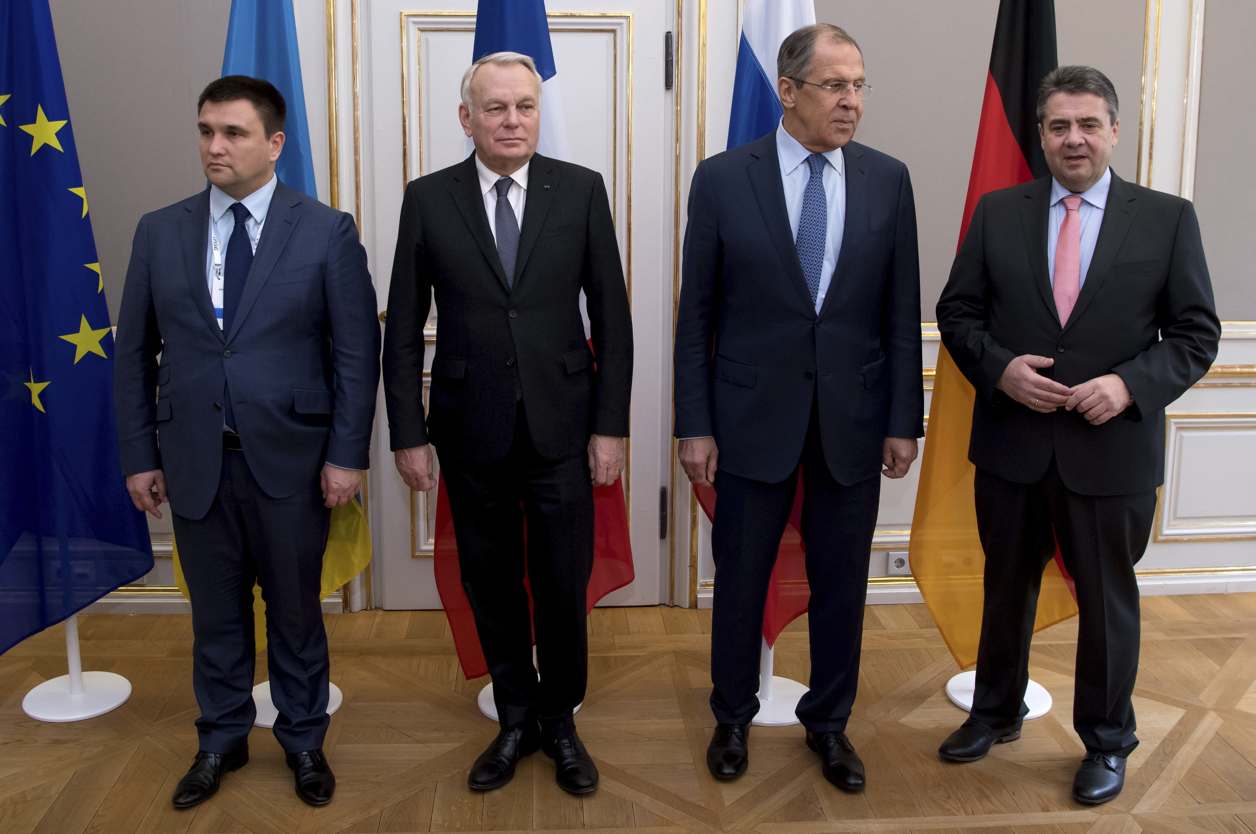 Външните министри на Украйна -Климкин /вляво/, на Франция- Еро /средата/ и на Русия-Лавров на срещата в Мюнхен