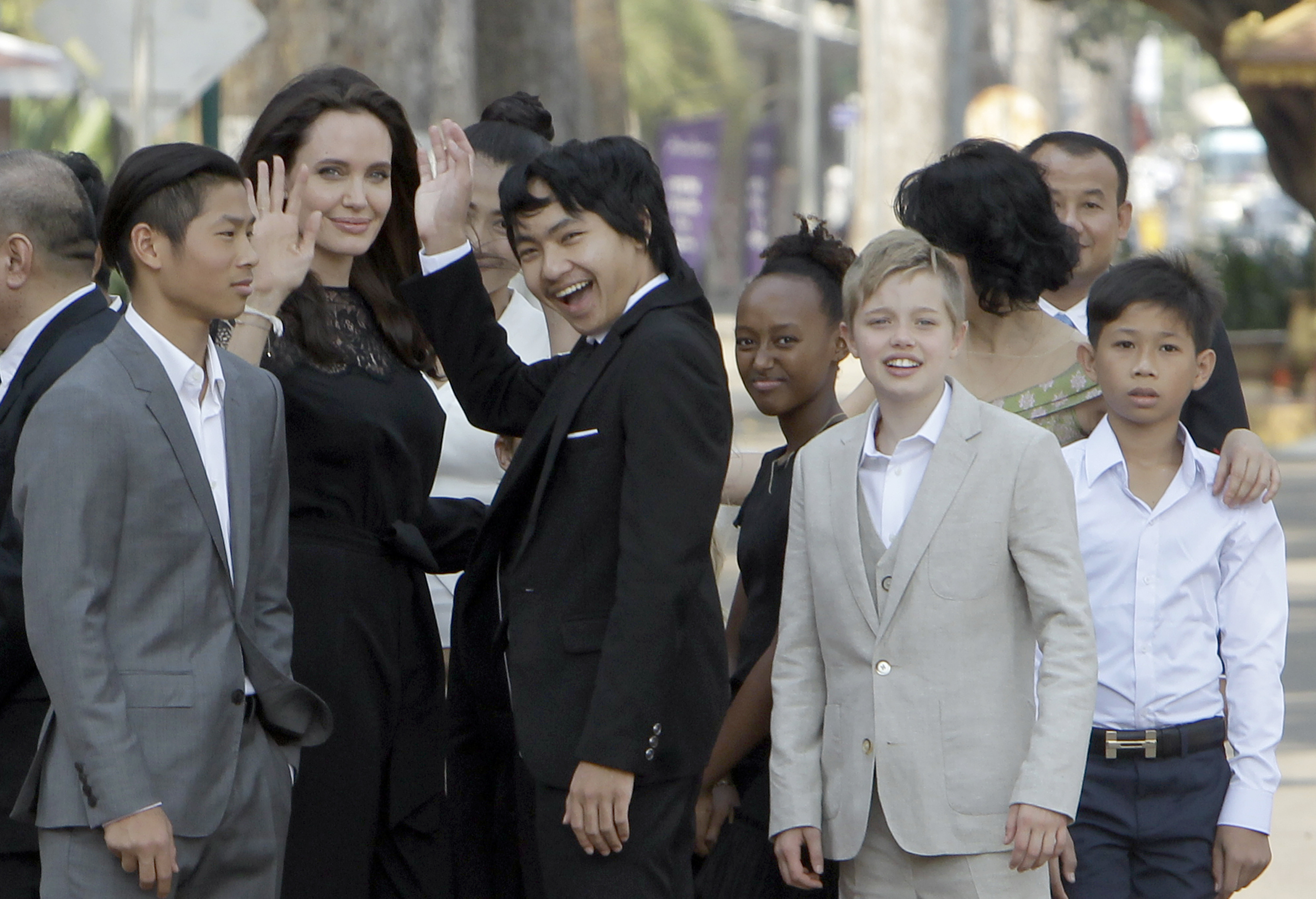 Анджелина Джоли с децата си Пакс, Мадокс, Захара и Шайло