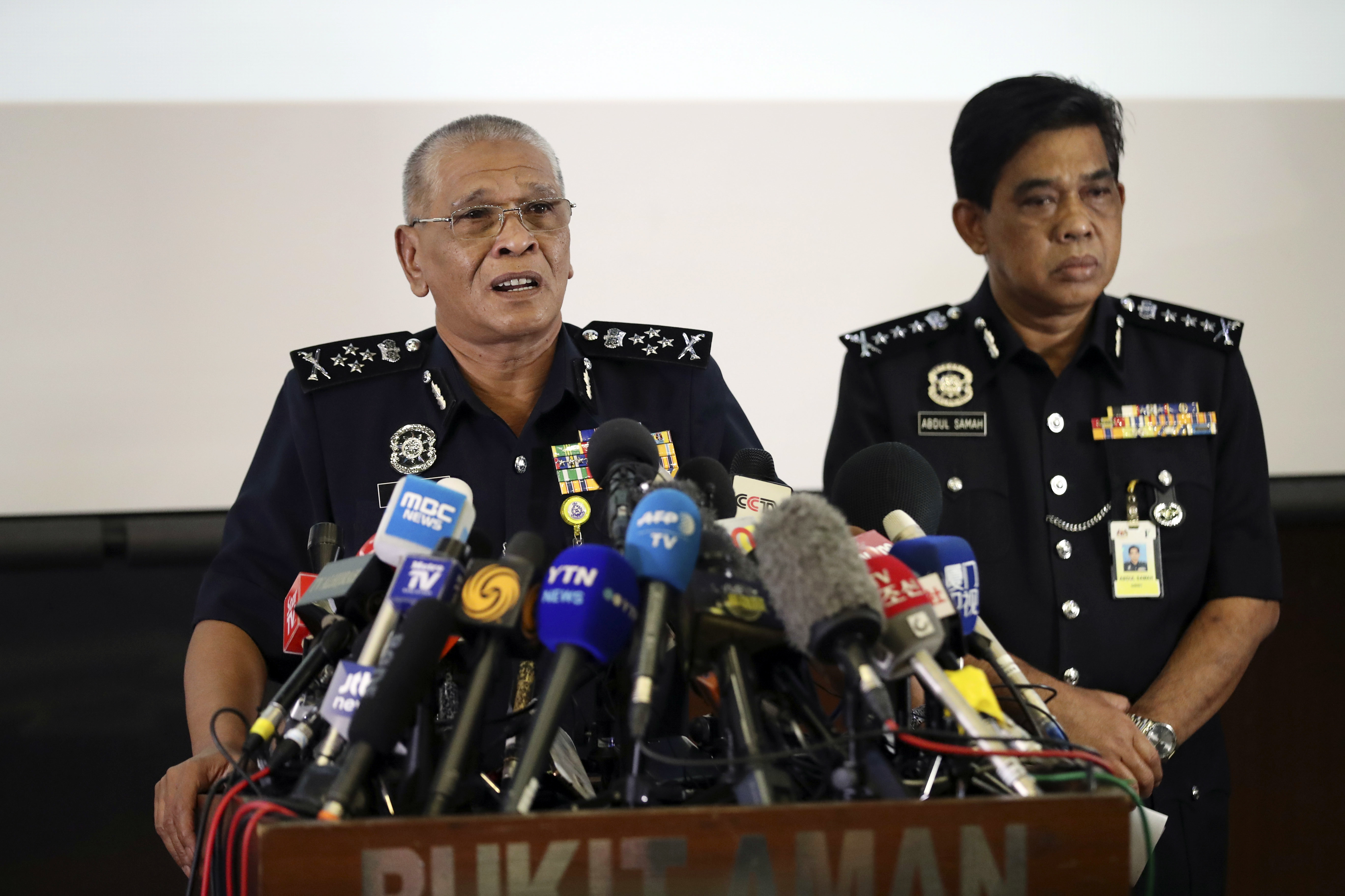 Заместник-началникът на малайзийската полиция Нур Рашид Ибрахим съобщи на пресконференция самоличността на четиримата задържани