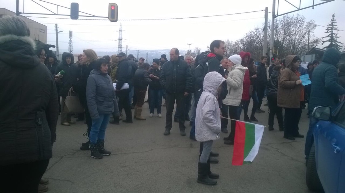 Протестиращи блокираха Околовръстното на София