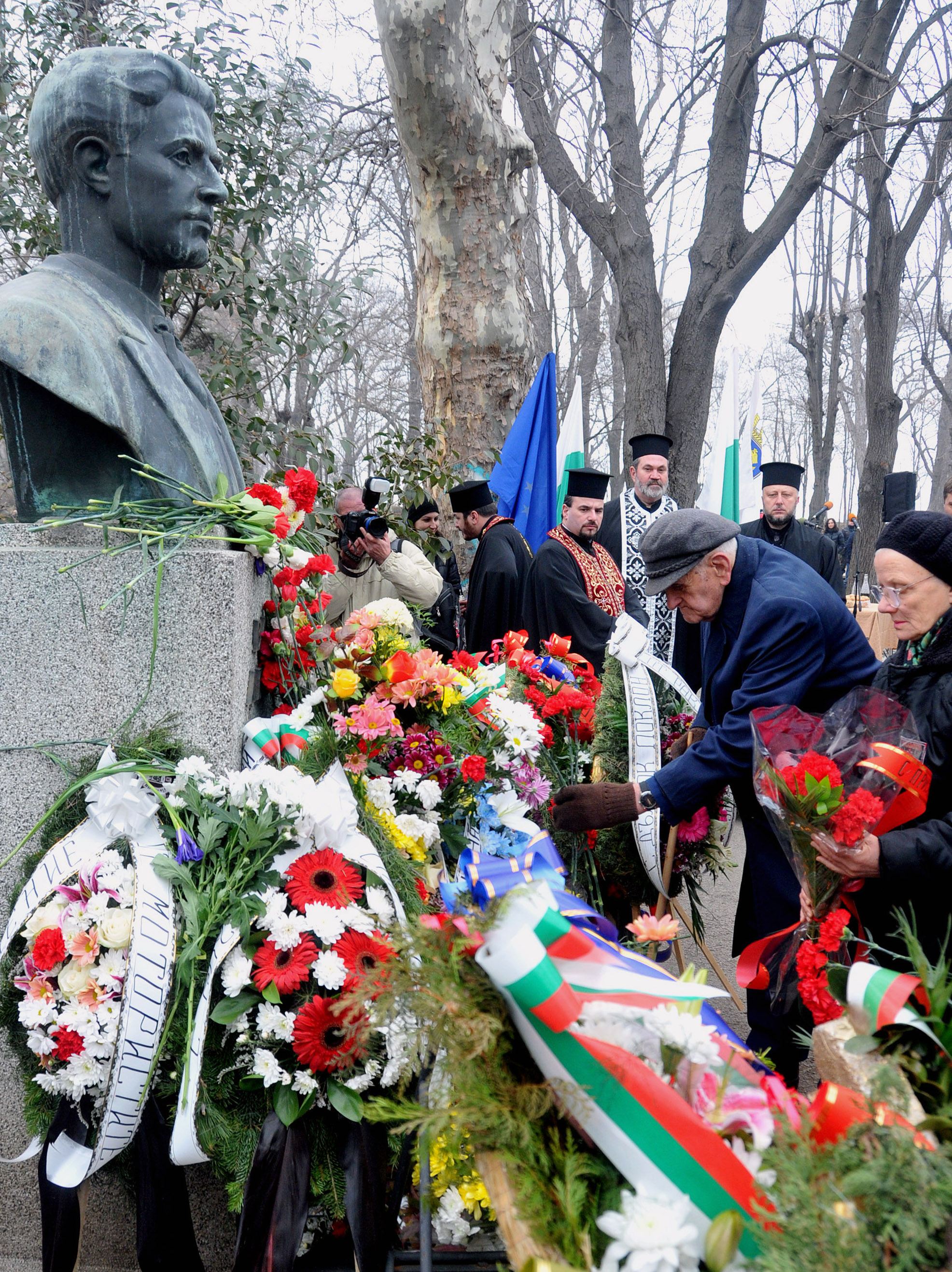 Поклонението пред паметника на Васил Левски в Бургас