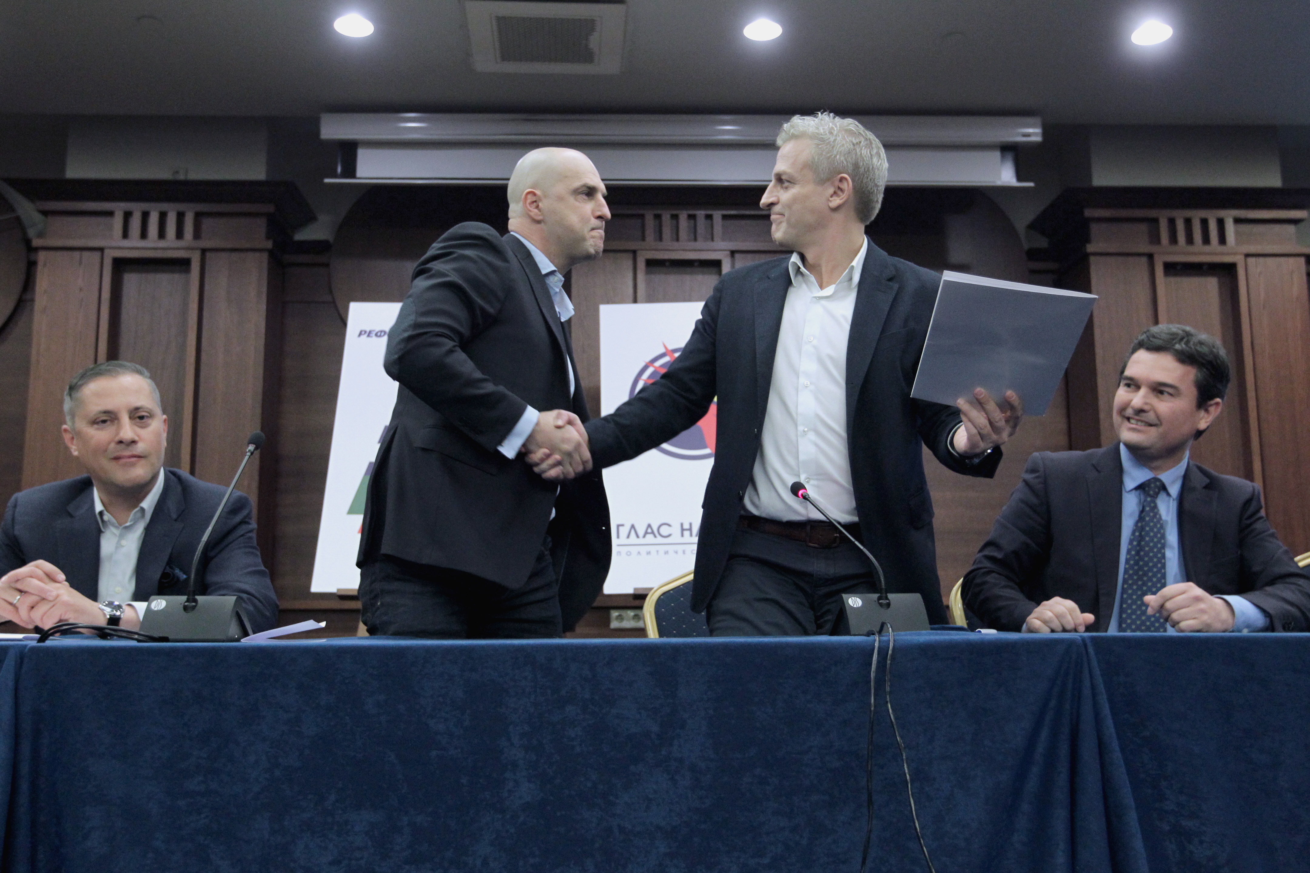 За отминалите избори ”Глас народен” на Светослав Витков (вляво) се беше коалирал с РБ (на снимката ексминистър Москов)