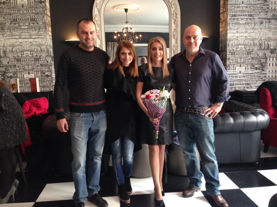 Венета Райкова със семейството си