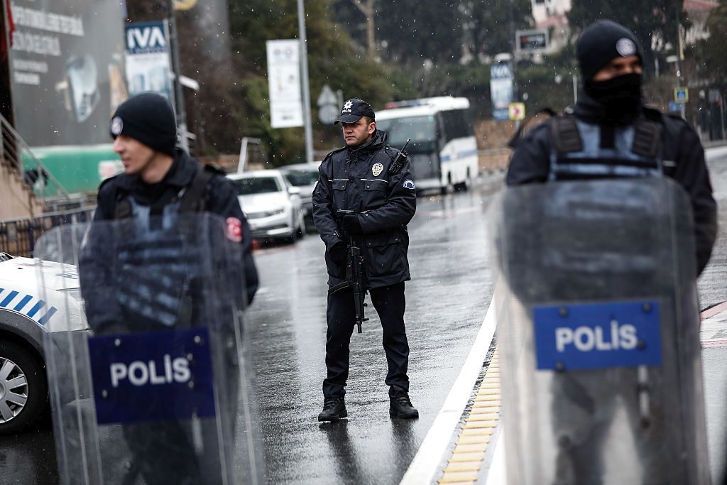 35 задържани при операция срещу ИД в Истанбул
