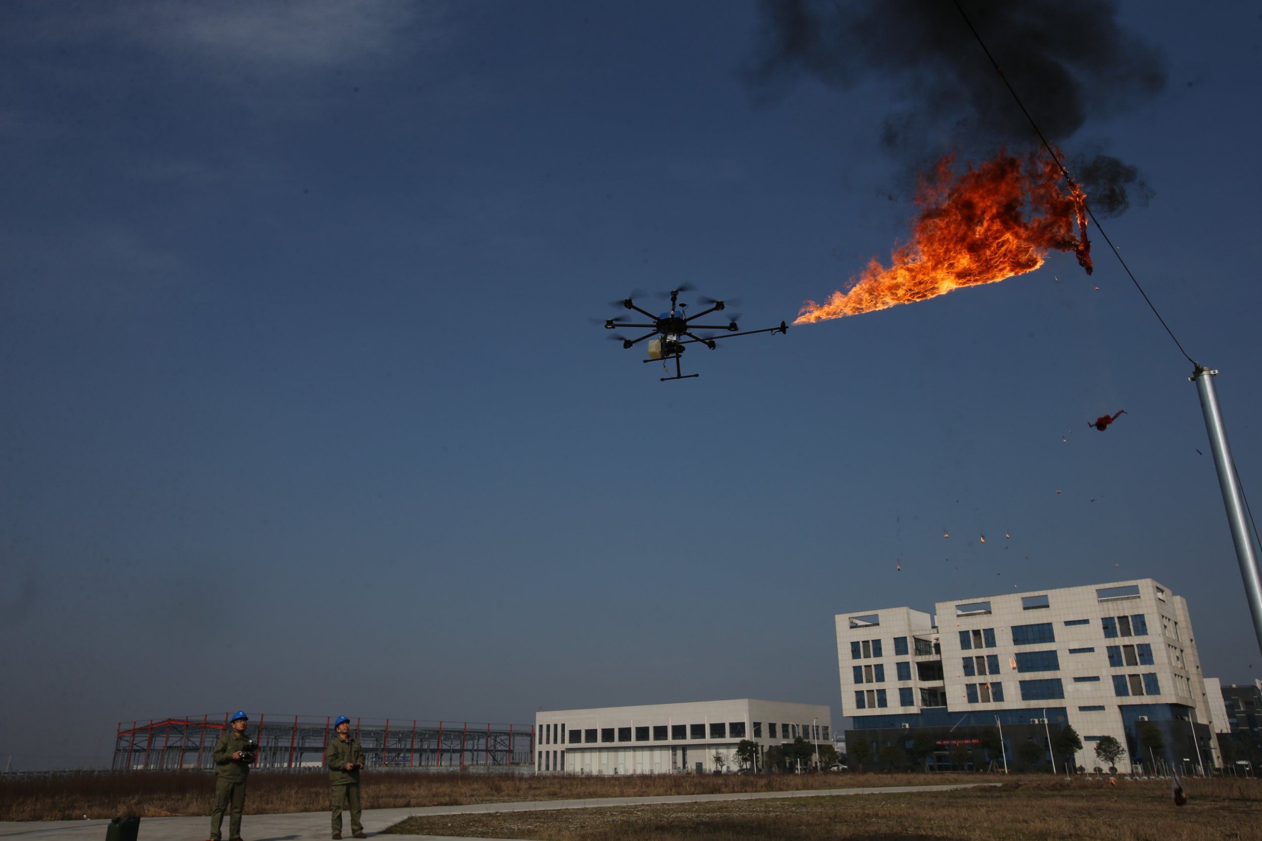 Китайци създадоха ”адски дрон” (видео)