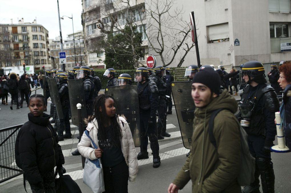 Протест в Париж срещу полицейското насилие
