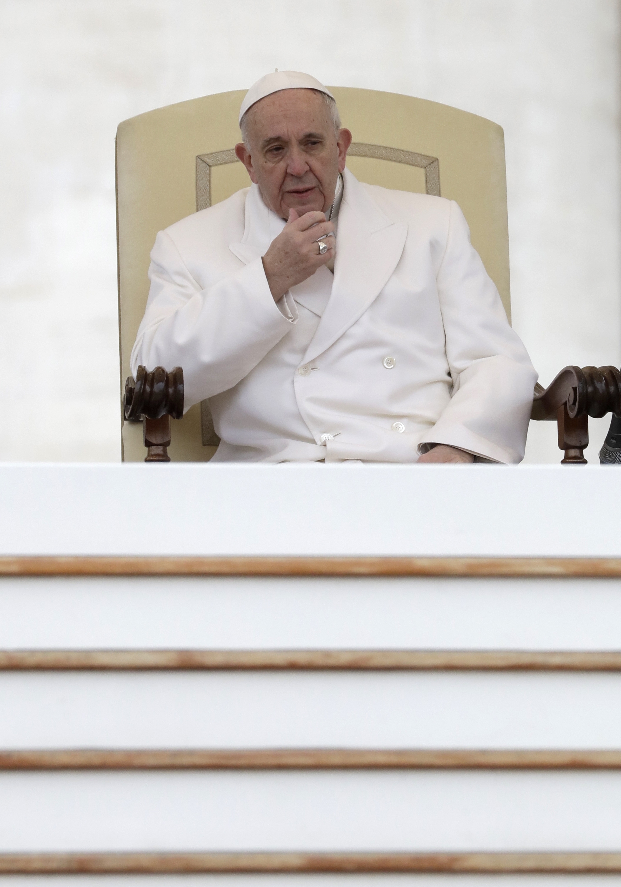 Има спешна нужда от нов човешки обществен договор, нов обществен договор за труд, каза Папа Франциск