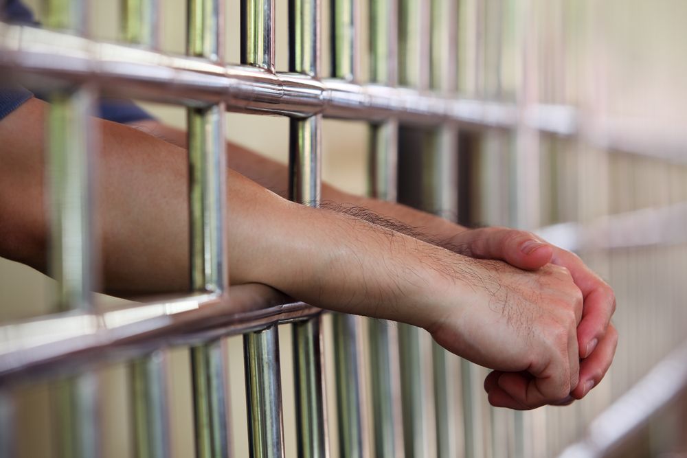 8 г. затвор за изверг, изнасилил жена с парализа