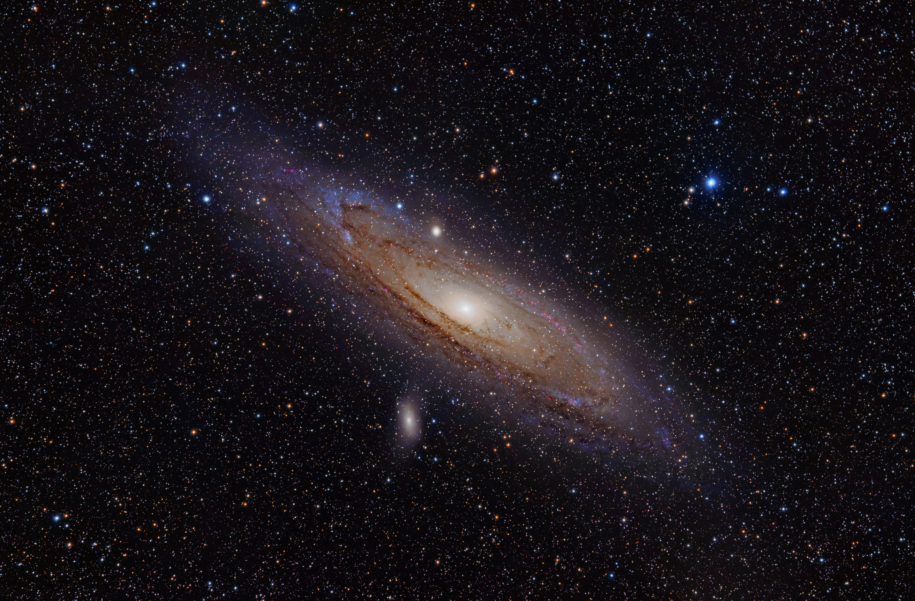 Андромеда e най-близката до нас голяма галаксика