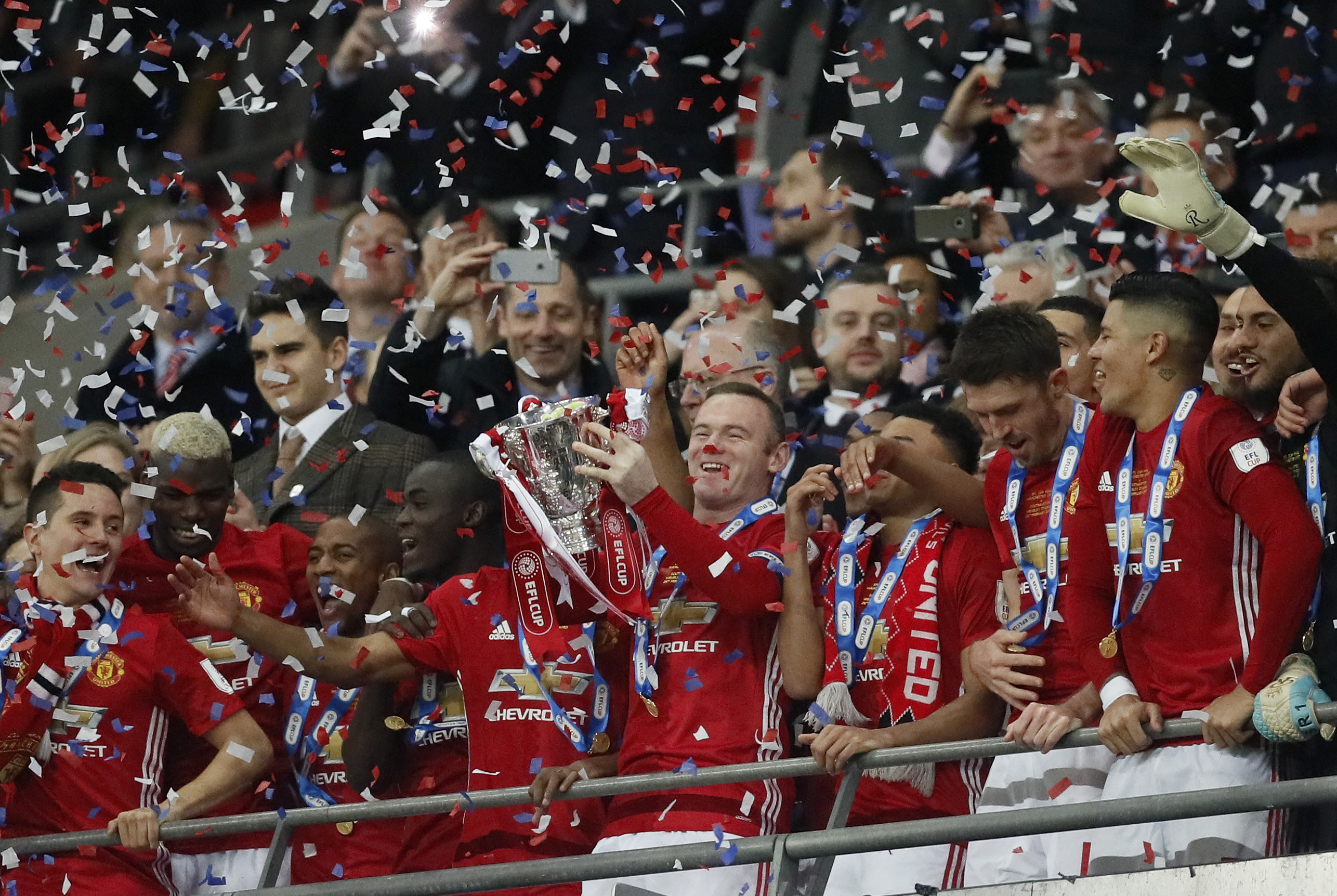 ”Манчестър Юнайтед” спечели за пети път в историята си купата на Лигата в Англия