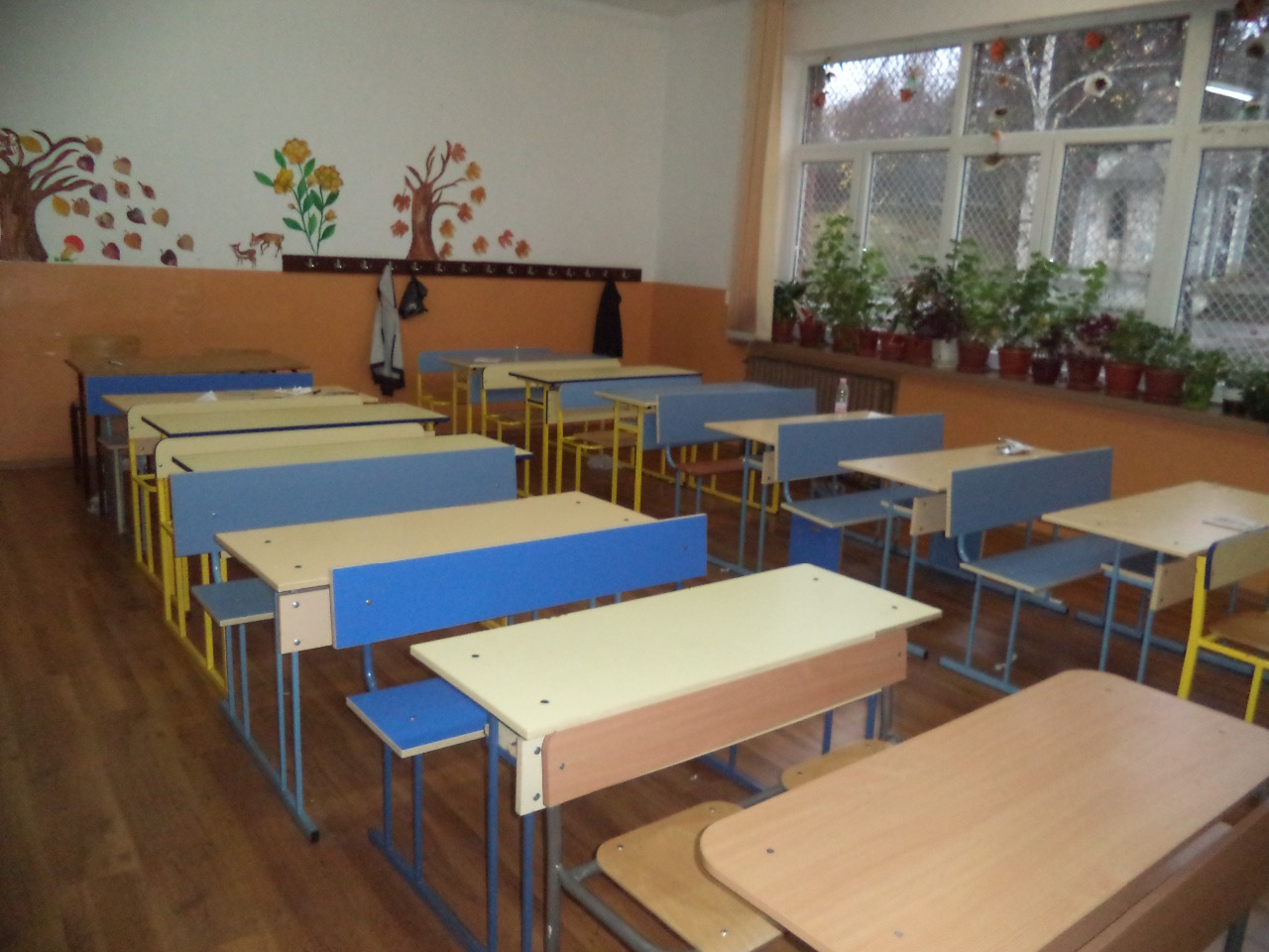 Учащите в България намаляват на всички нива