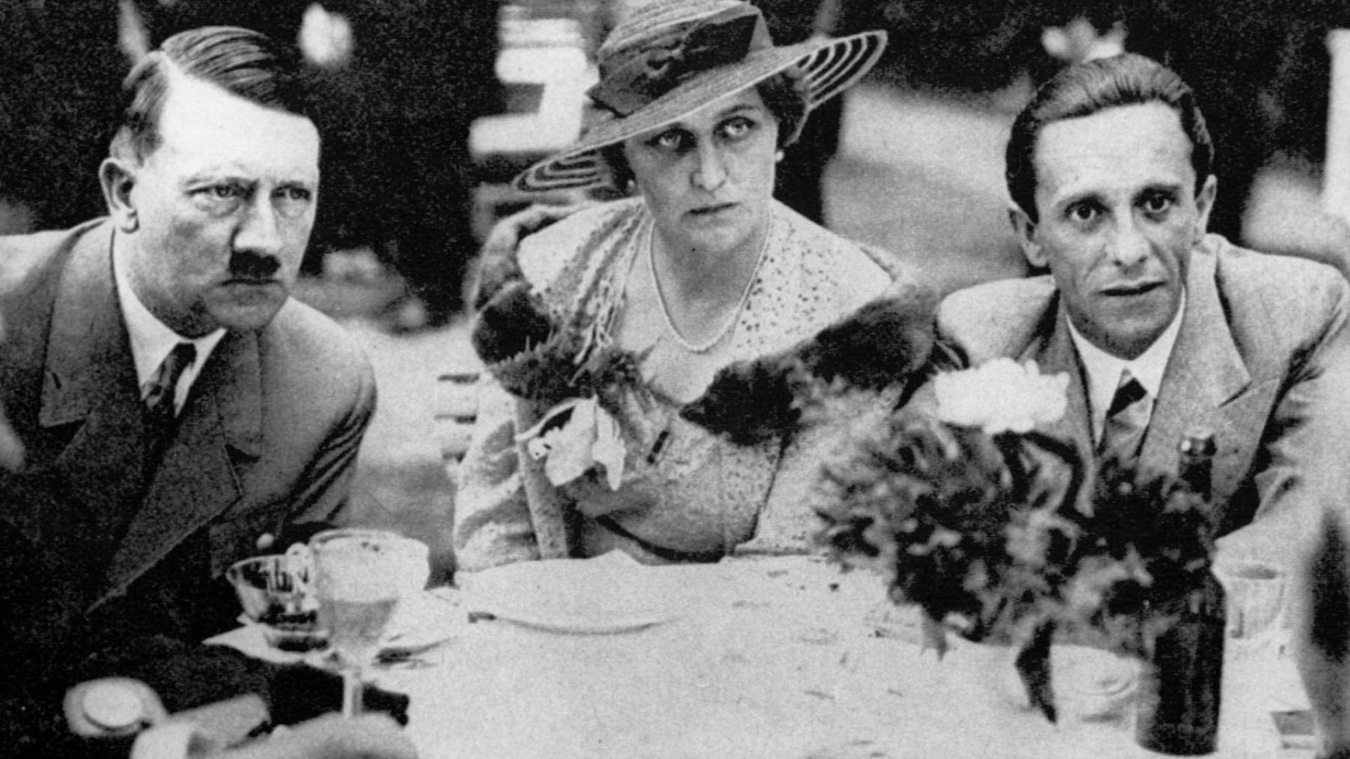 Германска сатирична политическа формация залагаща на черния хумор и наречена