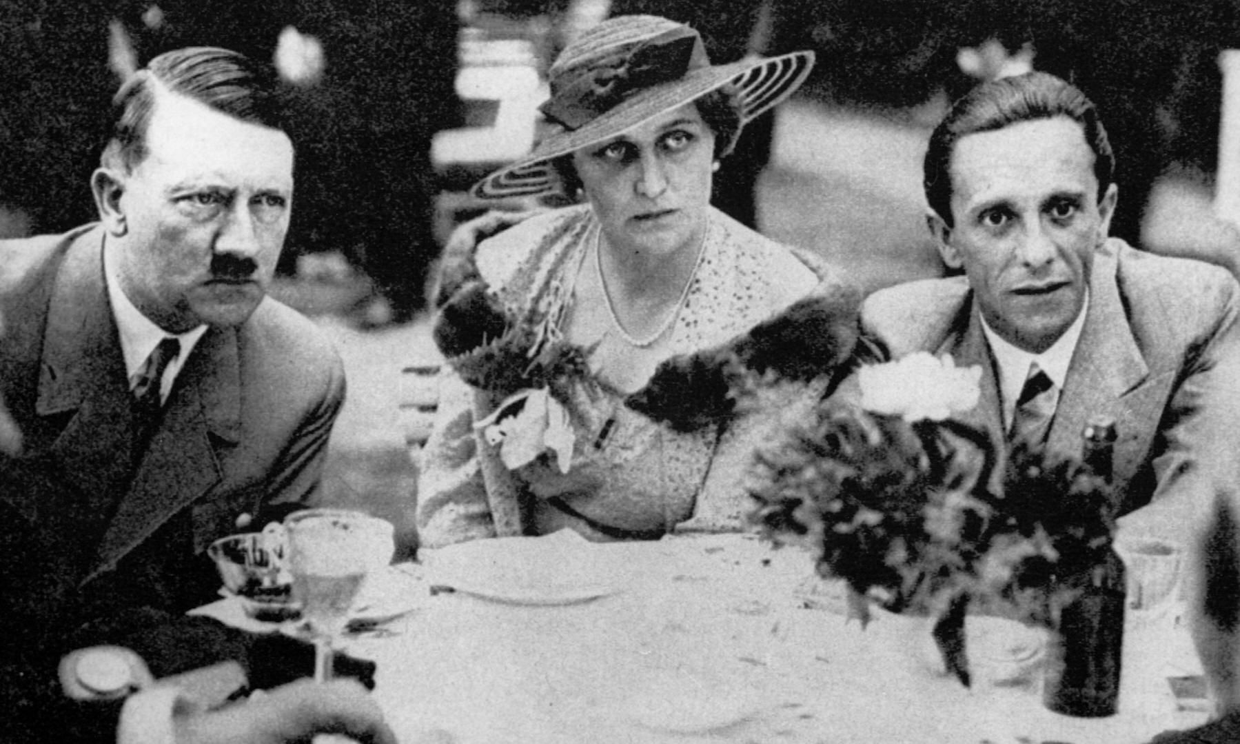 Адолф Хитлер с любимата си Ева Браун и Гьобелс