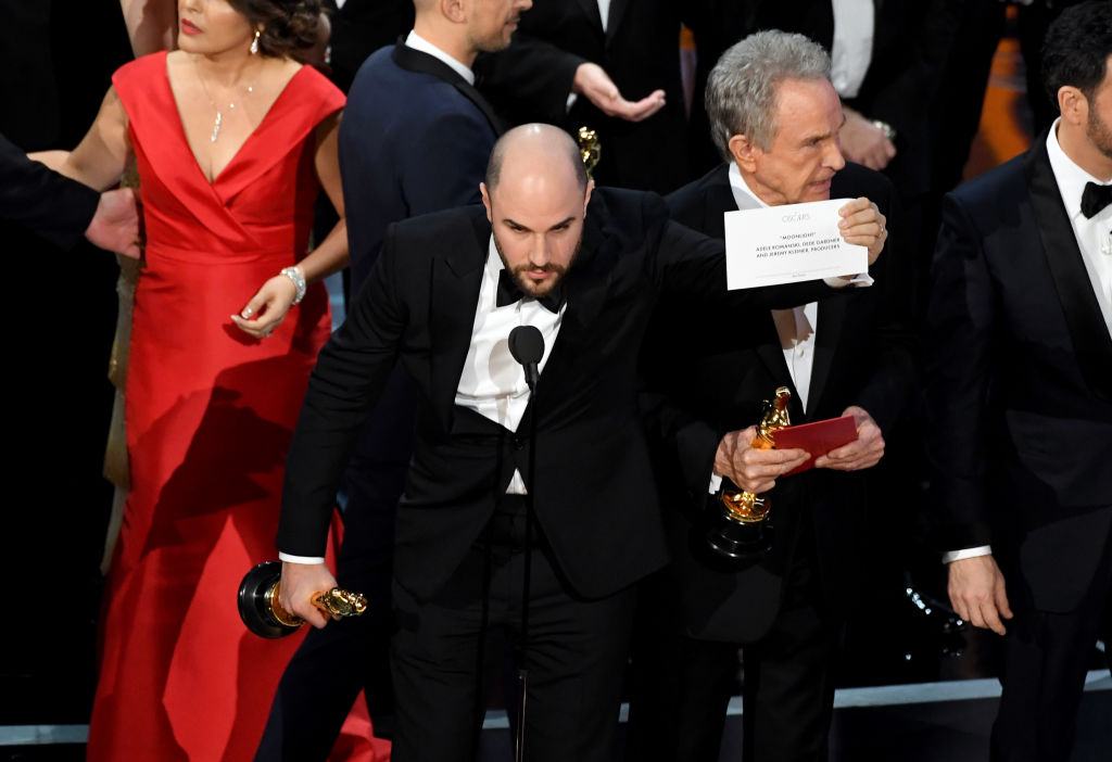 Джордан Хоровиц и Уорън Бийти разбират, че наградата ”Най-добър филм” не е обявена коректно