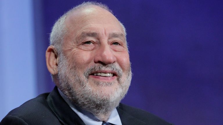 Нобеловият лауреат Джоузеф Стиглиц остро критикува икономическата политика на Тръмп