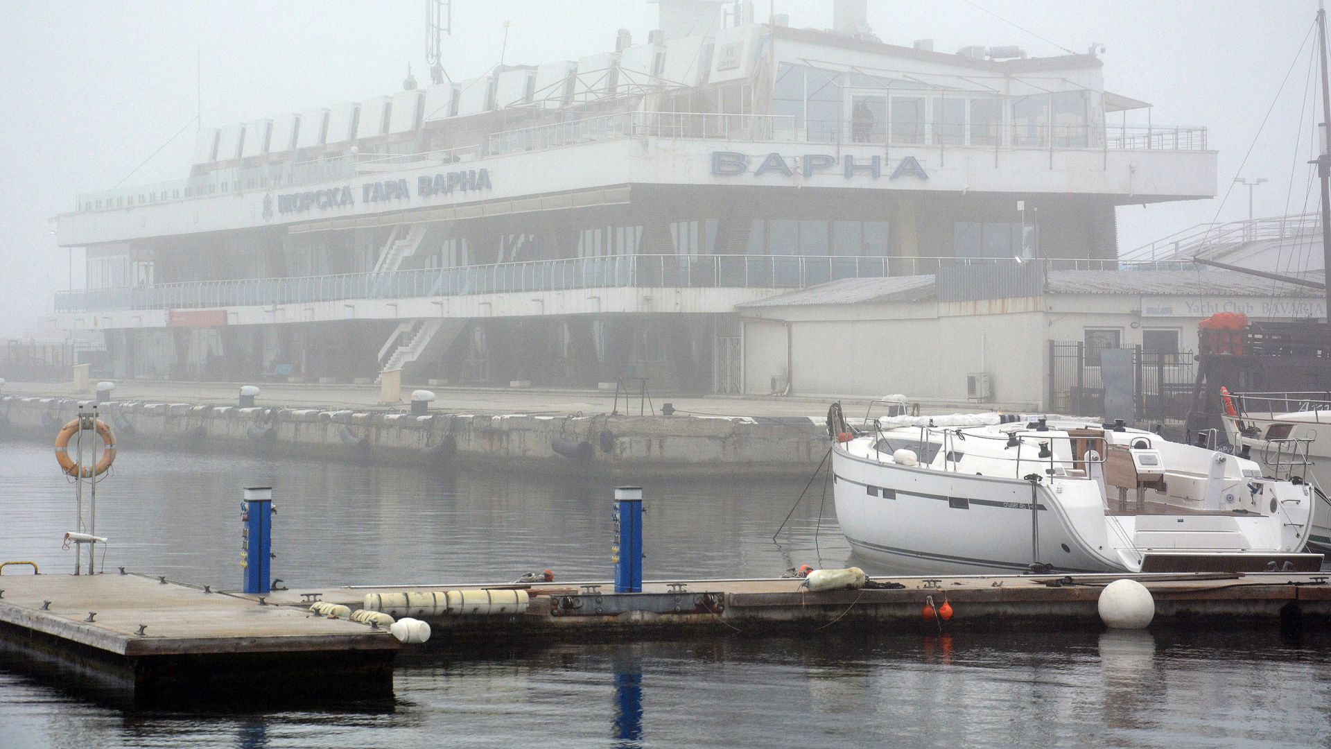 Водолазни екипи издирват 22 годишен белгиец паднал от яхта в района