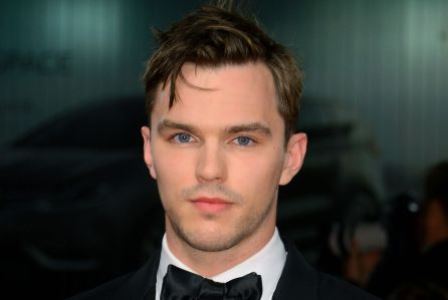 Никълъс Хоулт и Ема Стоун във "Фаворитката"