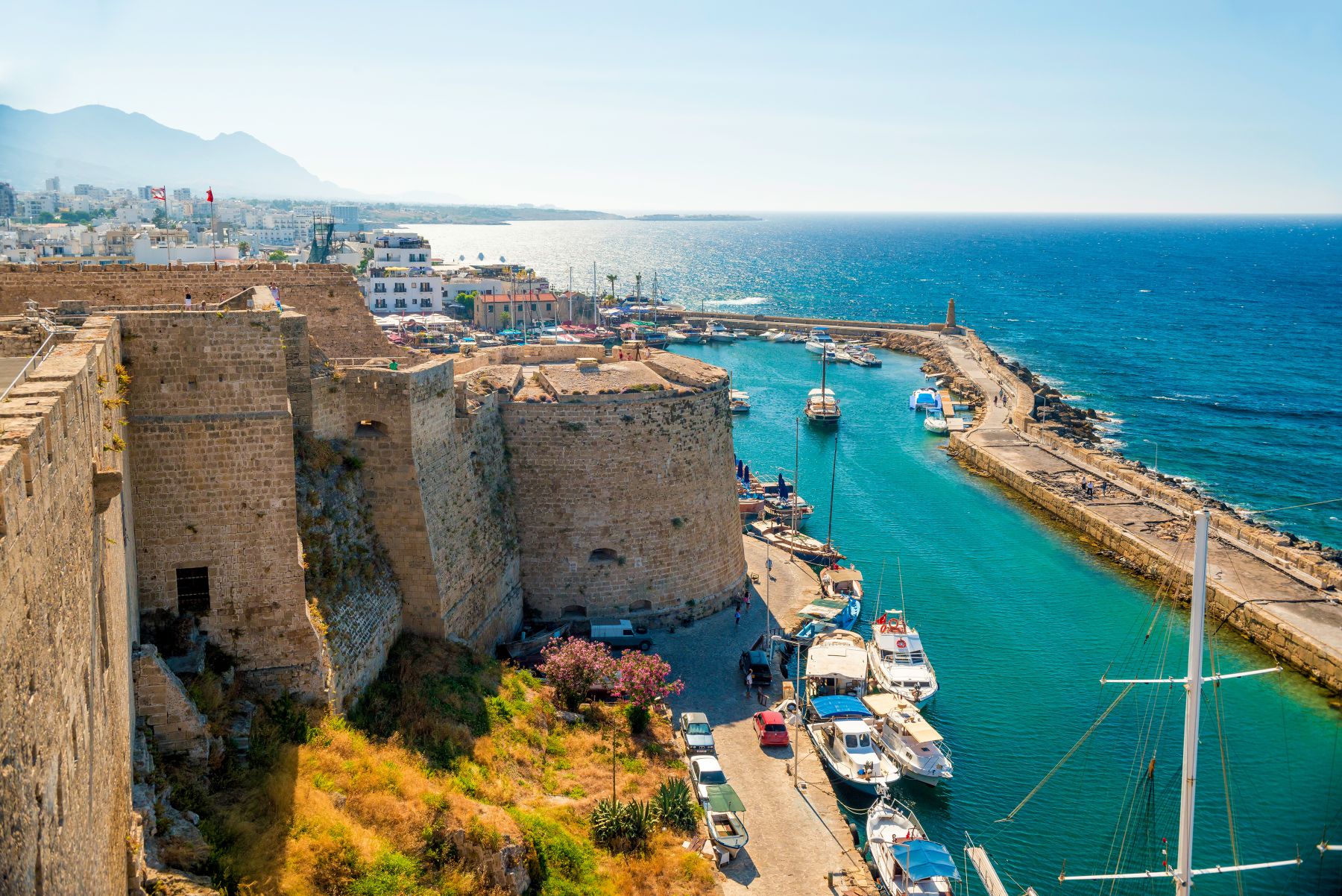 Туризмът е първостепенен отрасъл в икономиката на Кипър