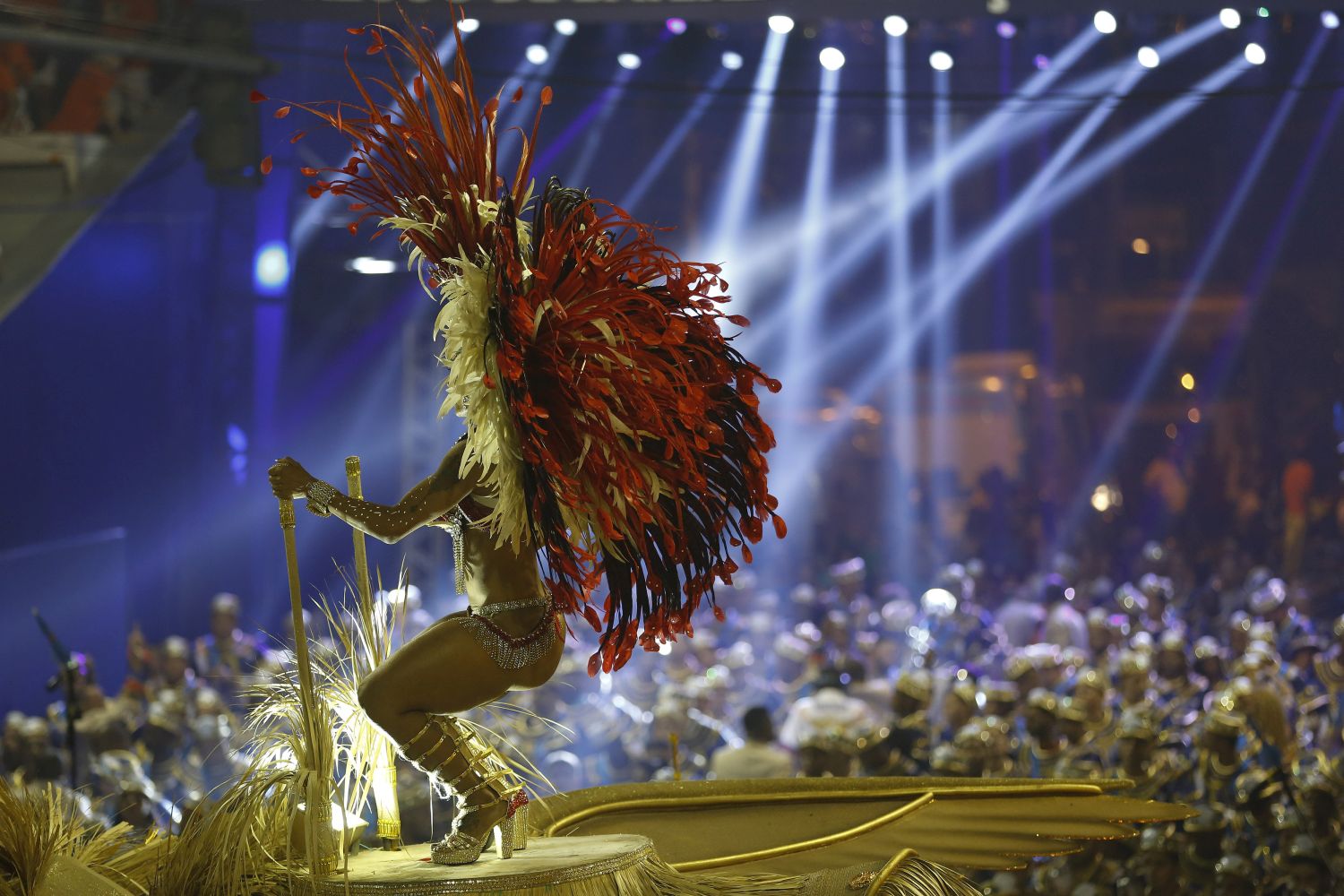 Шоу за екокатастрофа победи на карнавала в Рио (снимки)